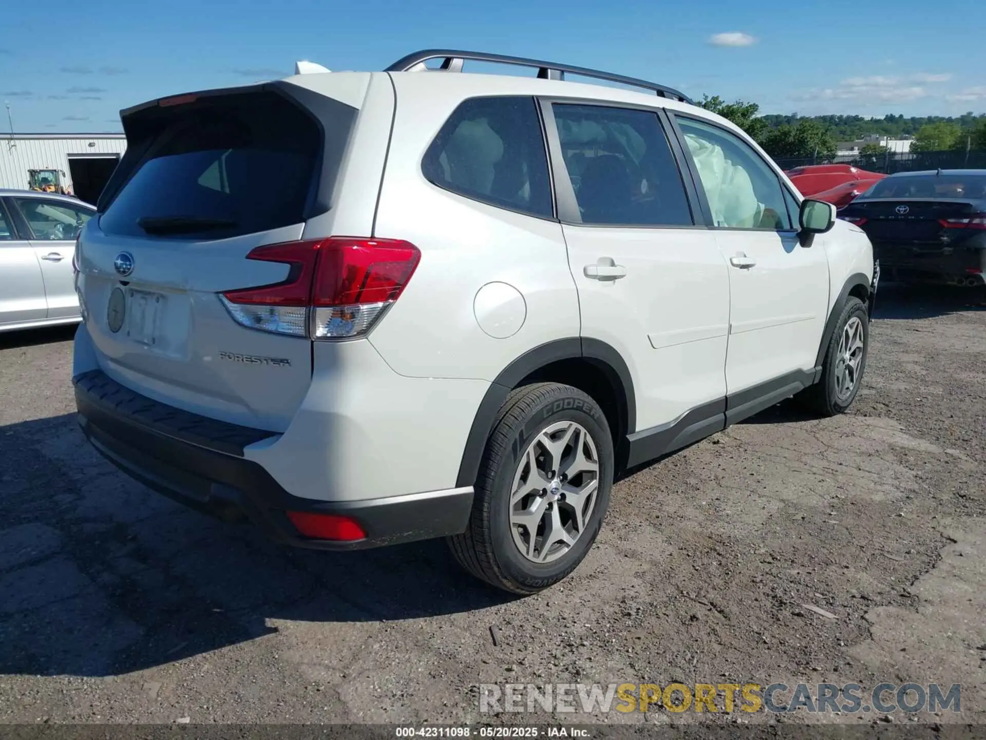 4 Photograph of a damaged car JF2SKADC0NH492763 SUBARU FORESTER 2022