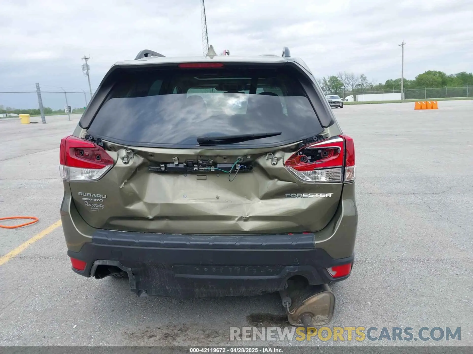 17 Photograph of a damaged car JF2SKAEC2NH403340 SUBARU FORESTER 2022