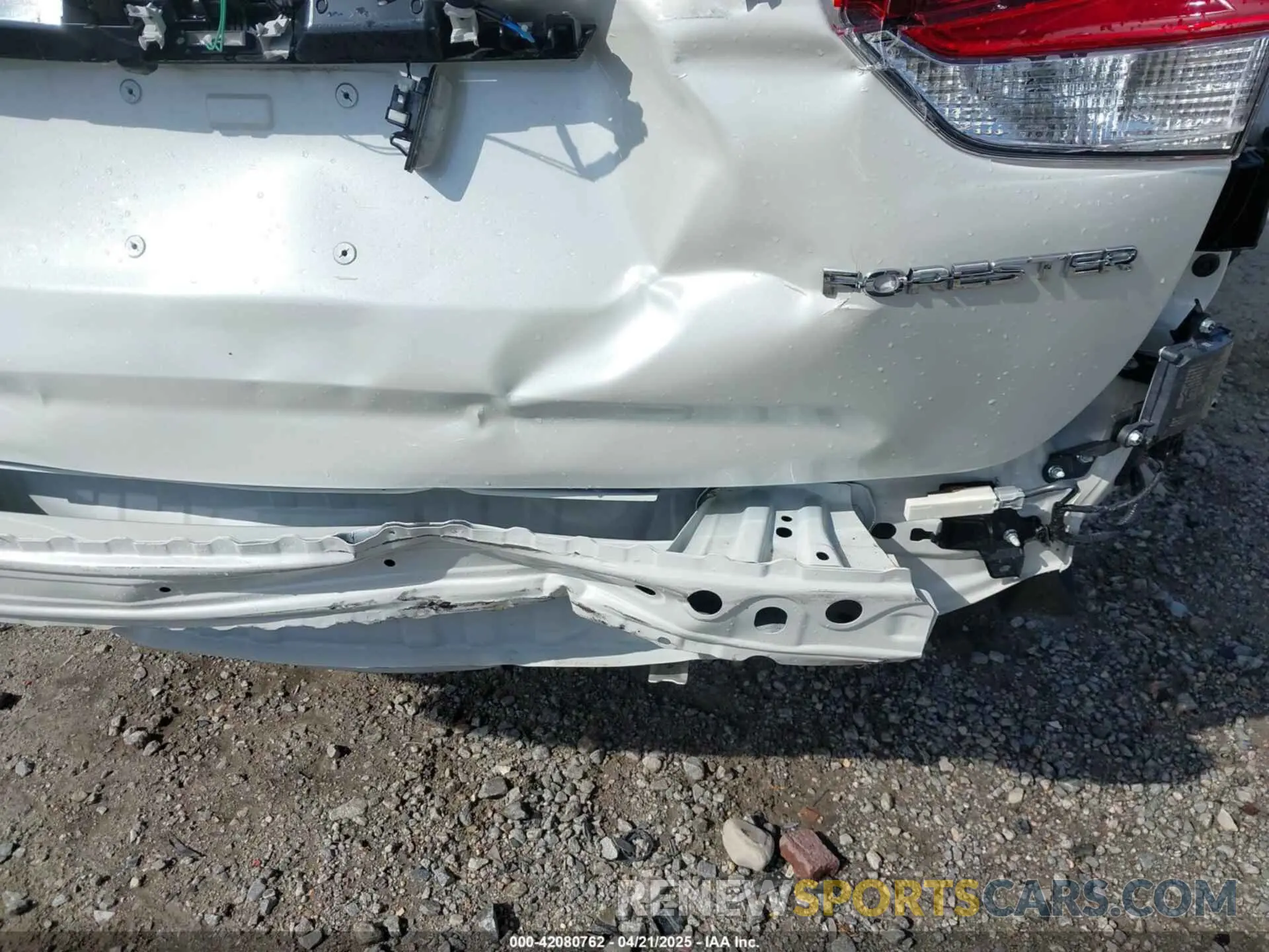 21 Photograph of a damaged car JF2SKAPC3NH435825 SUBARU FORESTER 2022