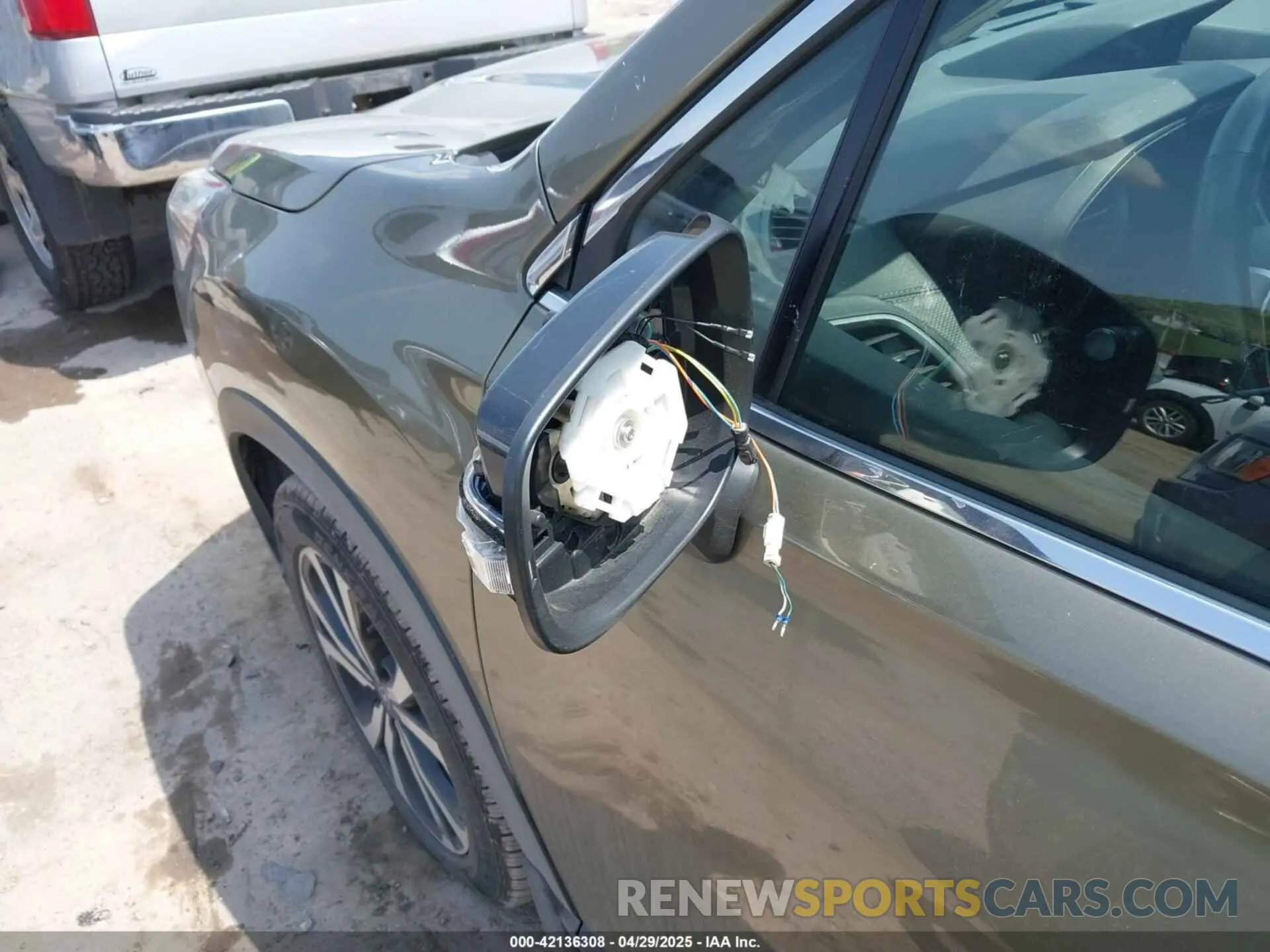 17 Photograph of a damaged car JF2SKAPC5NH440315 SUBARU FORESTER 2022