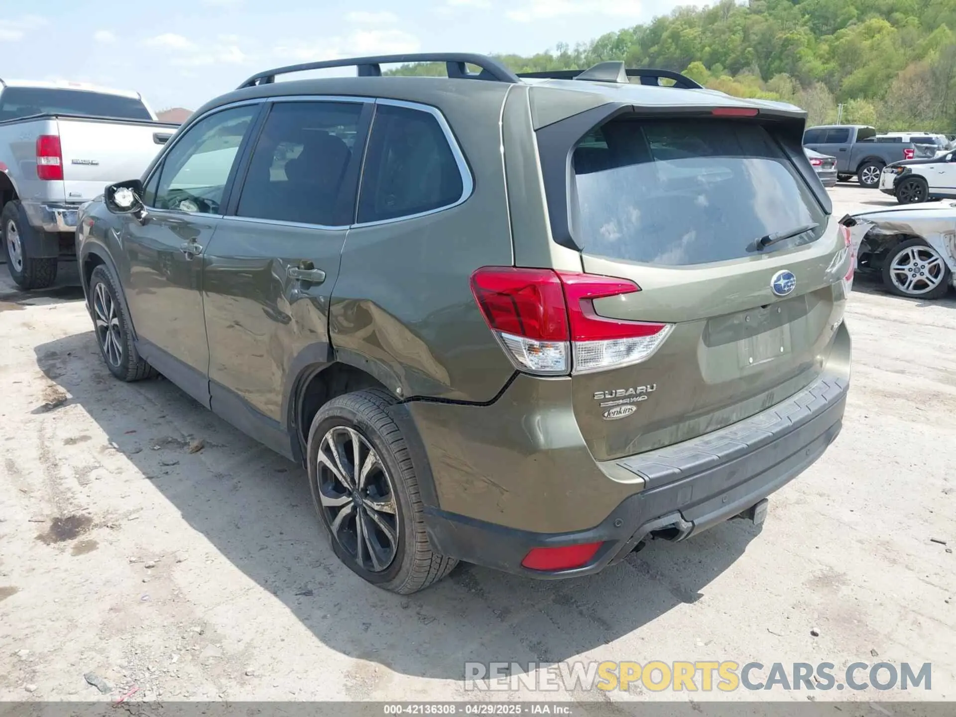 3 Photograph of a damaged car JF2SKAPC5NH440315 SUBARU FORESTER 2022