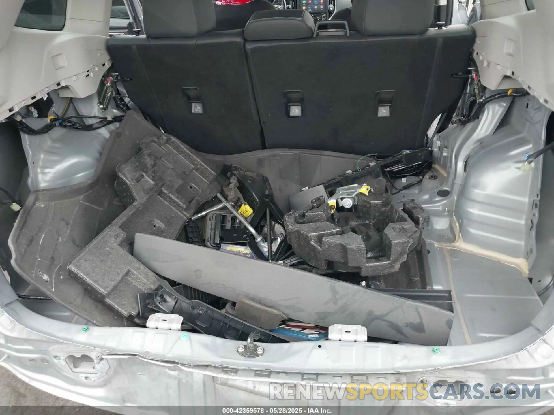18 Photograph of a damaged car JF2SKARC5NH441591 SUBARU FORESTER 2022