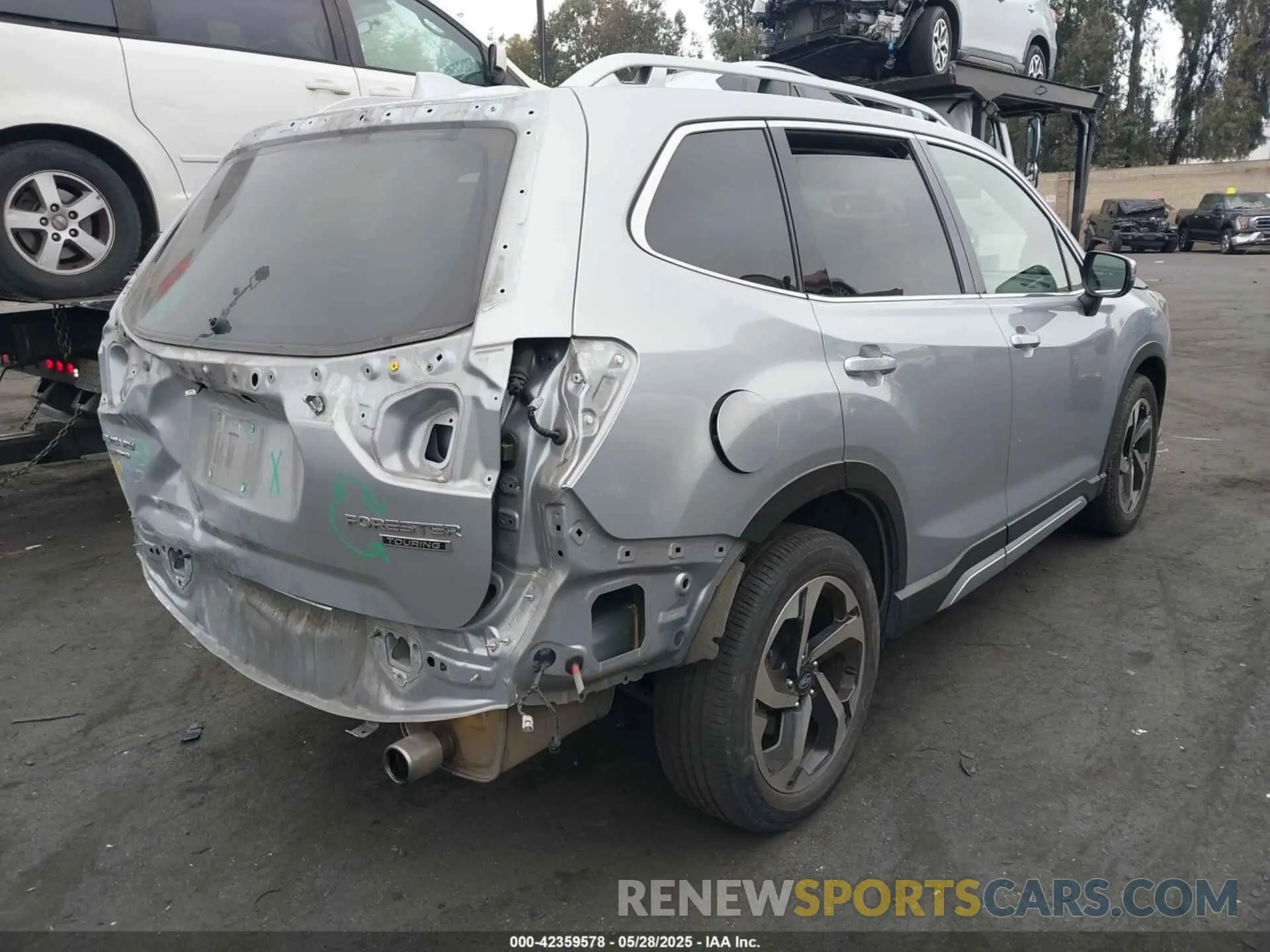 4 Photograph of a damaged car JF2SKARC5NH441591 SUBARU FORESTER 2022