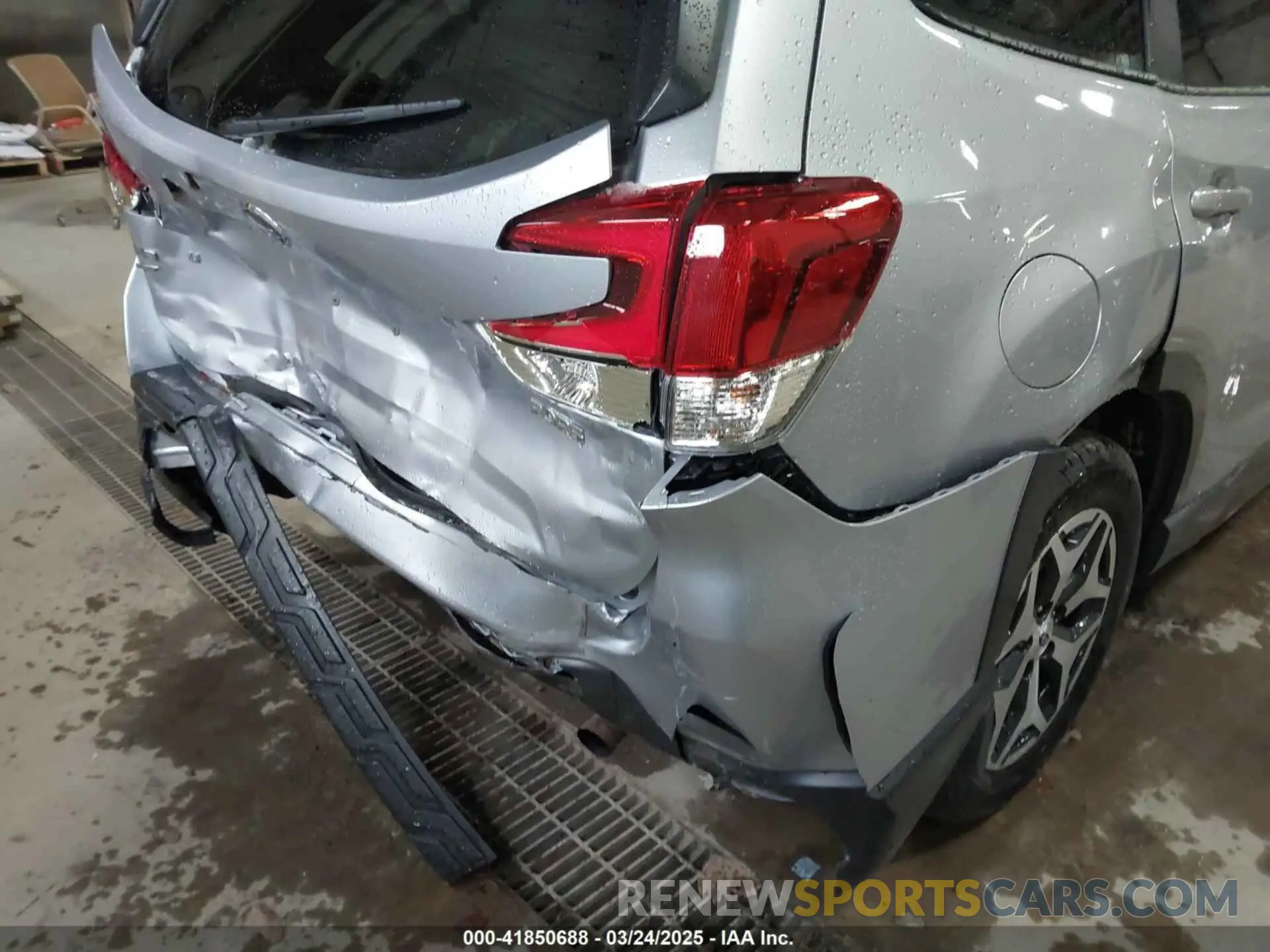 18 Photograph of a damaged car JF2SKAEC0PH514262 SUBARU FORESTER 2023