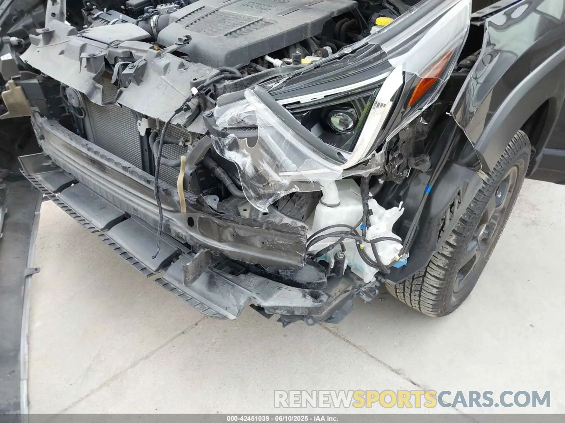 17 Photograph of a damaged car JF2SKAMC2PH505242 SUBARU FORESTER 2023