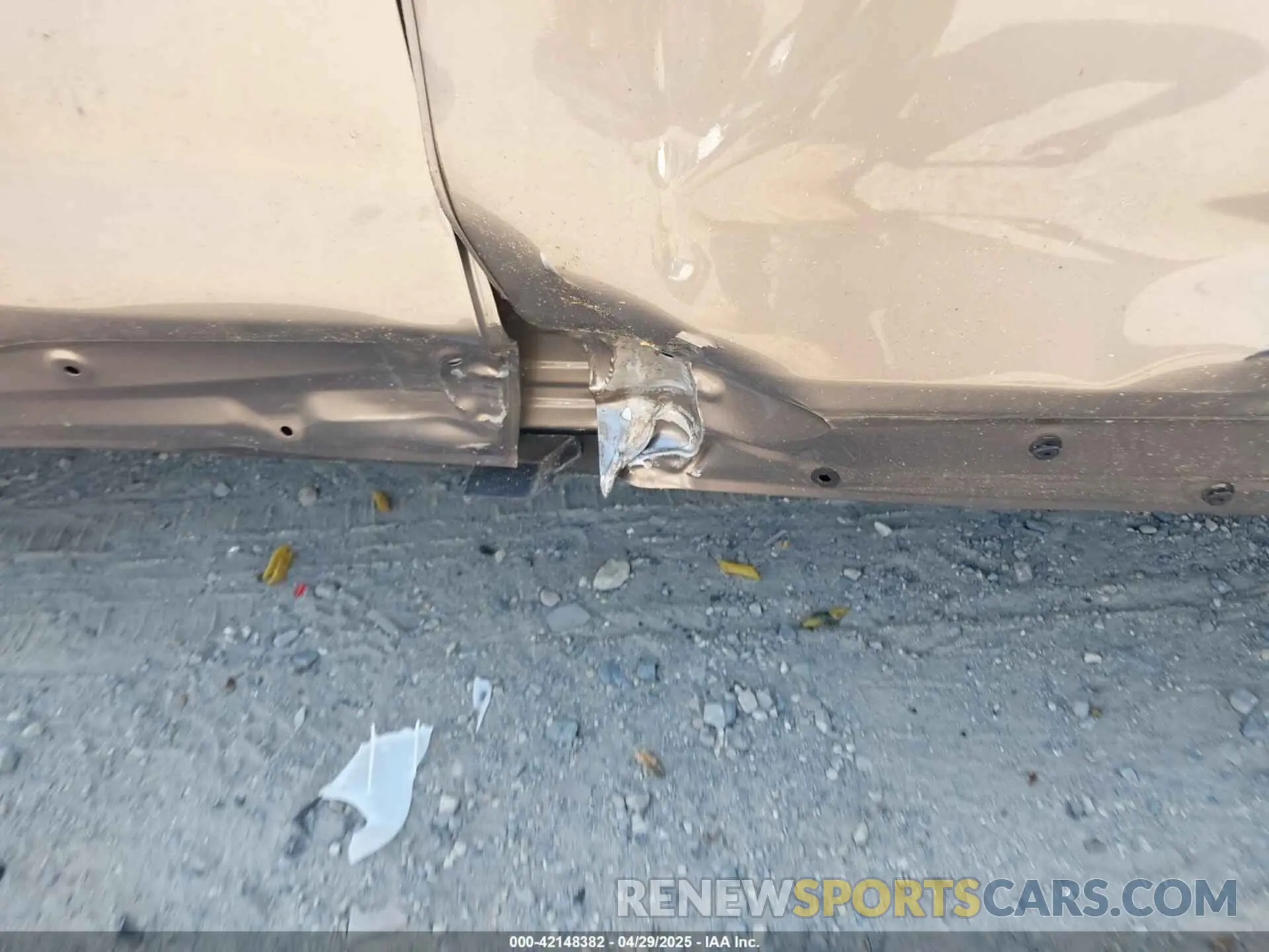 17 Photograph of a damaged car JF2SKANC0PH548072 SUBARU FORESTER 2023