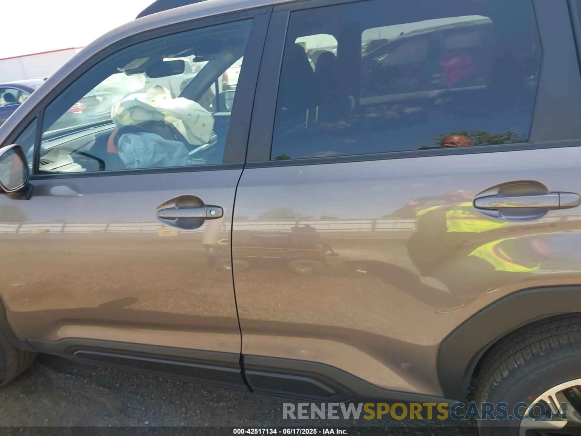 14 Photograph of a damaged car JF2SLDDC1SH572986 SUBARU FORESTER 2025