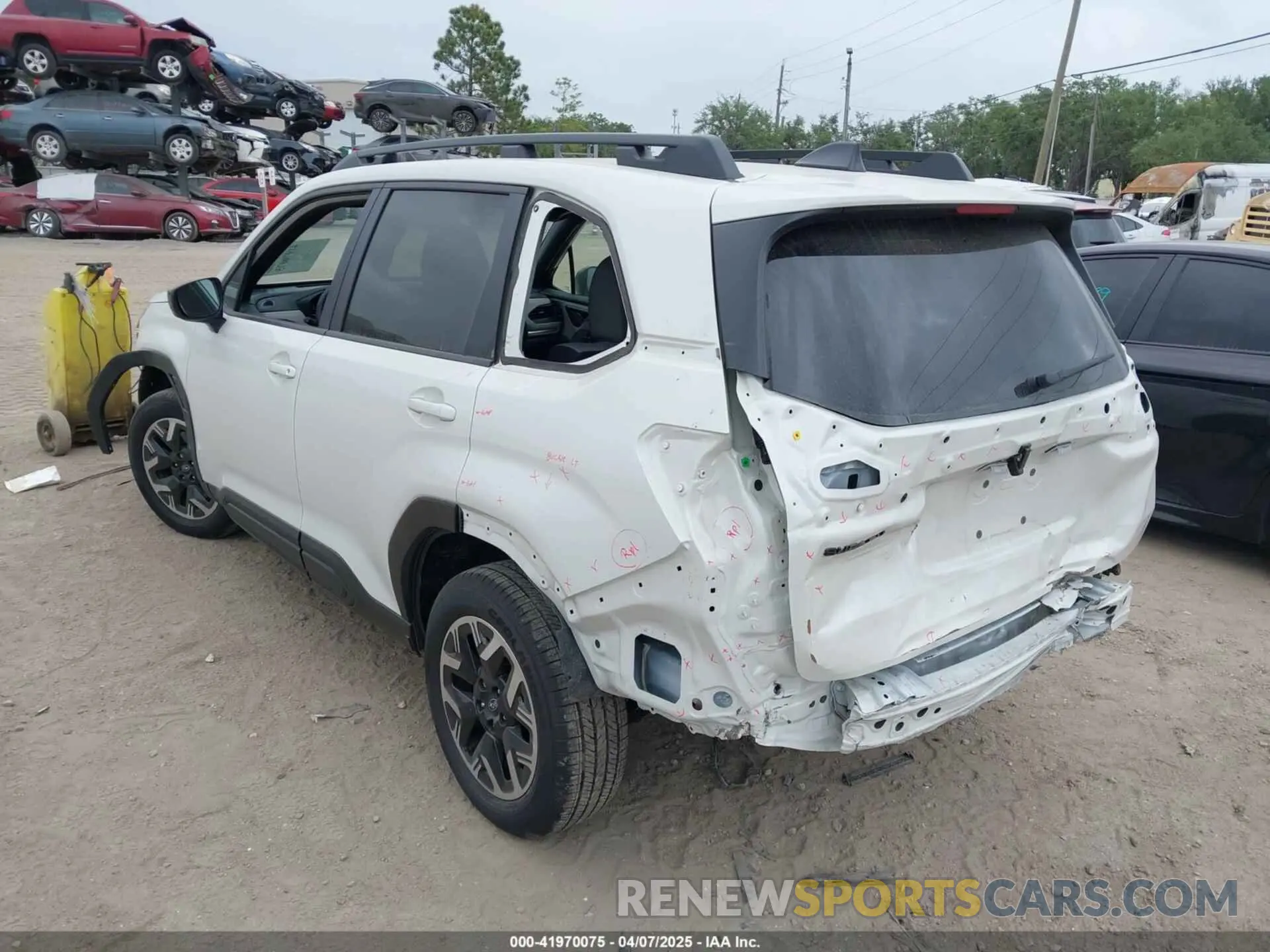 3 Photograph of a damaged car JF2SLDDC6SH490588 SUBARU FORESTER 2025
