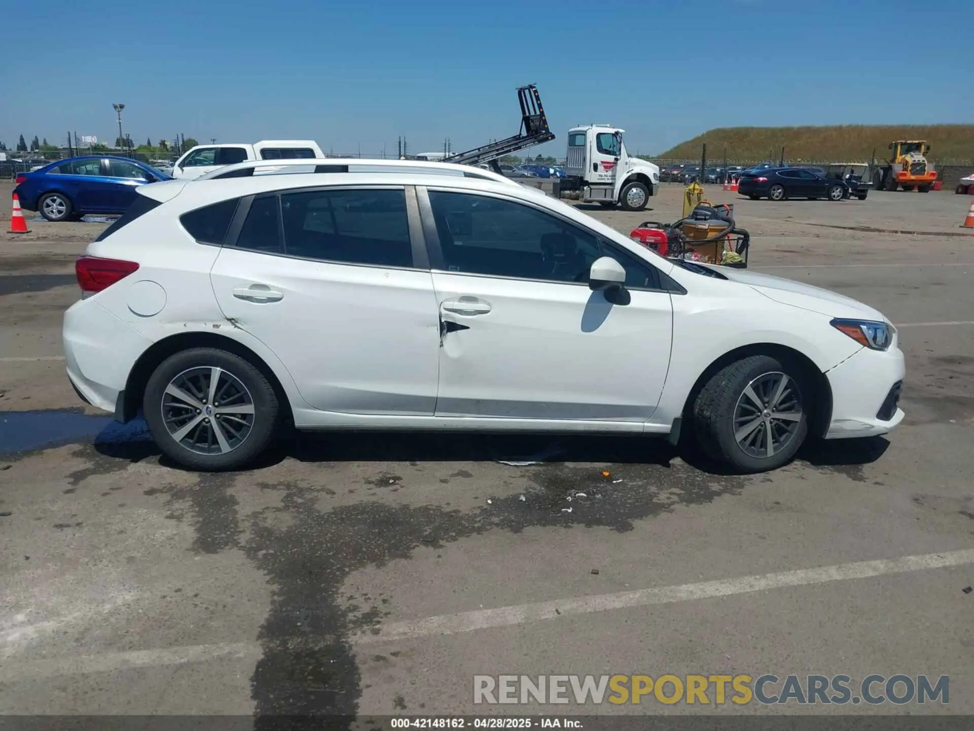 12 Photograph of a damaged car 4S3GTAV65M3710461 SUBARU IMPREZA 2021