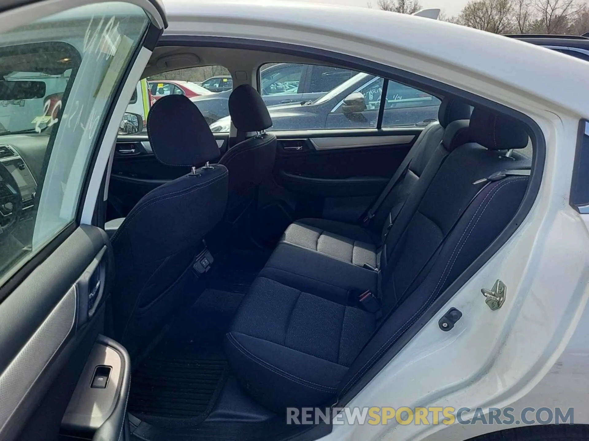 33 Photograph of a damaged car 4S3BNAF64K3027960 SUBARU LEGACY 2019