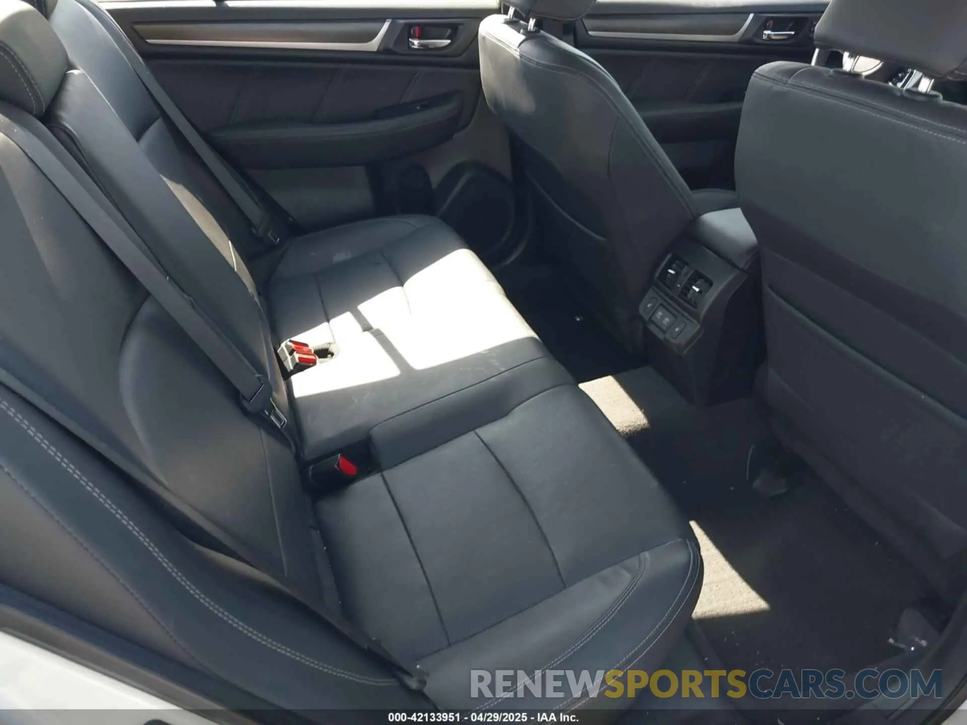 8 Photograph of a damaged car 4S3BNAJ67K3021545 SUBARU LEGACY 2019