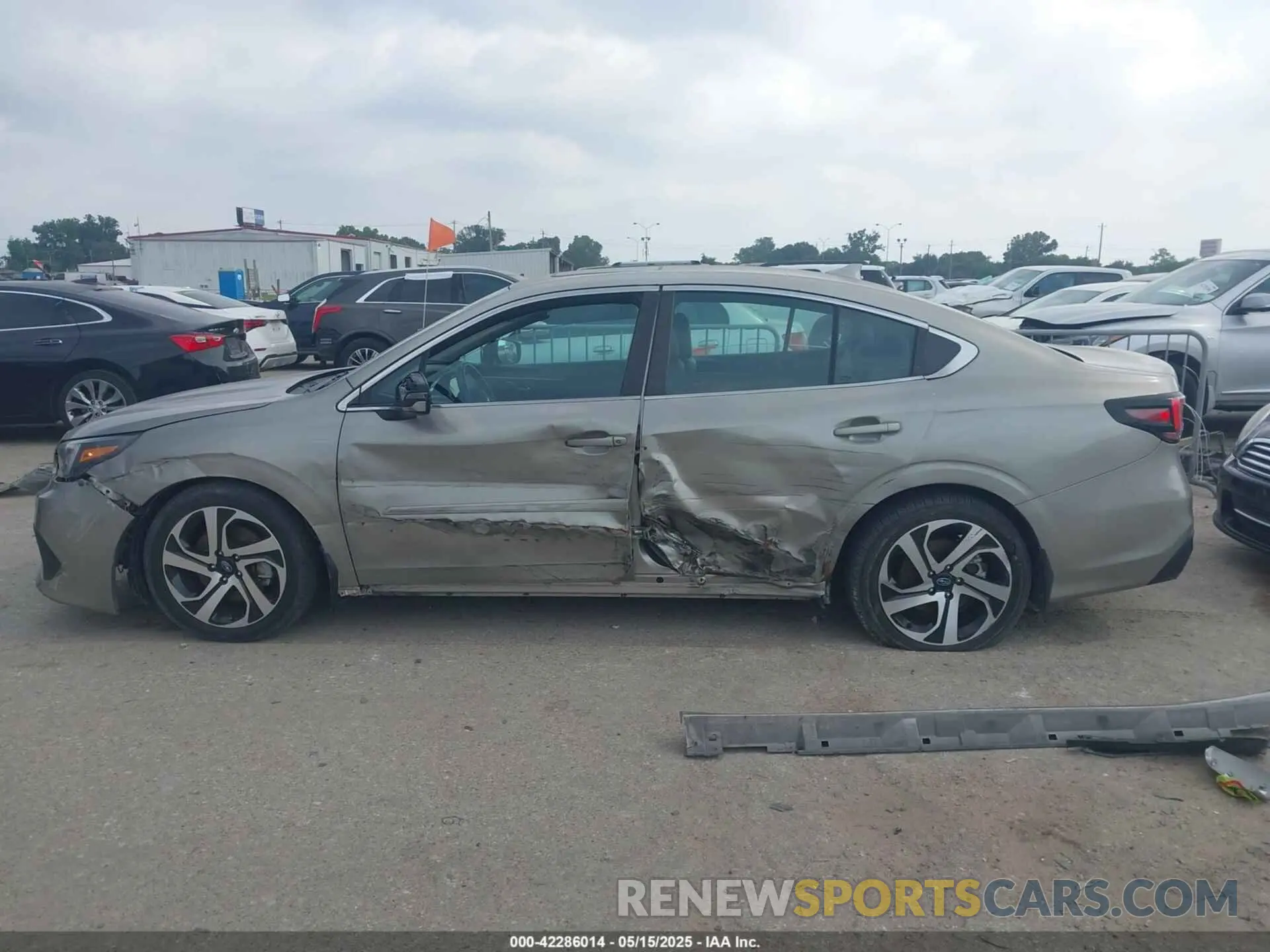15 Photograph of a damaged car 4S3BWAN60L3026689 SUBARU LEGACY 2020
