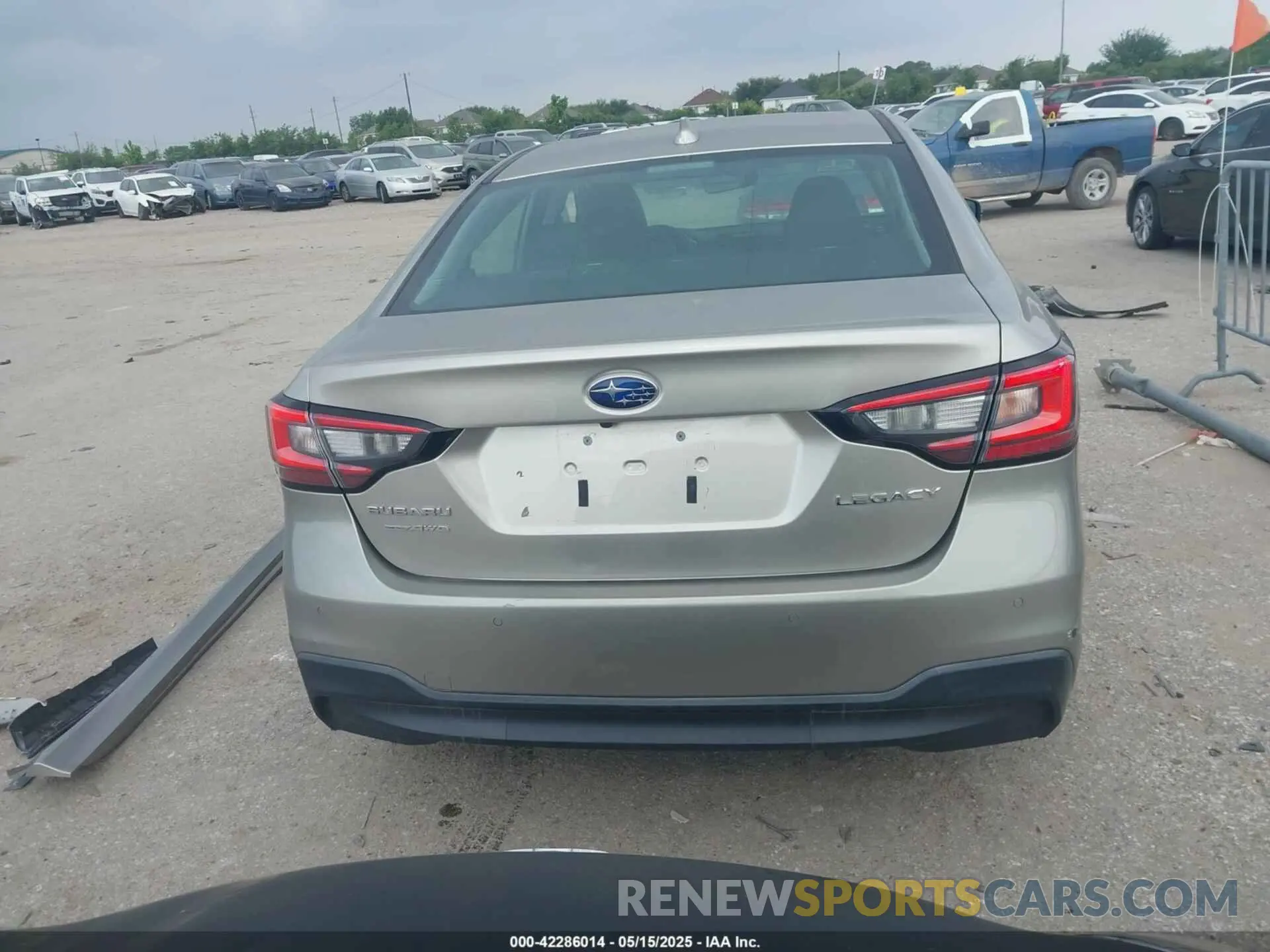 17 Photograph of a damaged car 4S3BWAN60L3026689 SUBARU LEGACY 2020