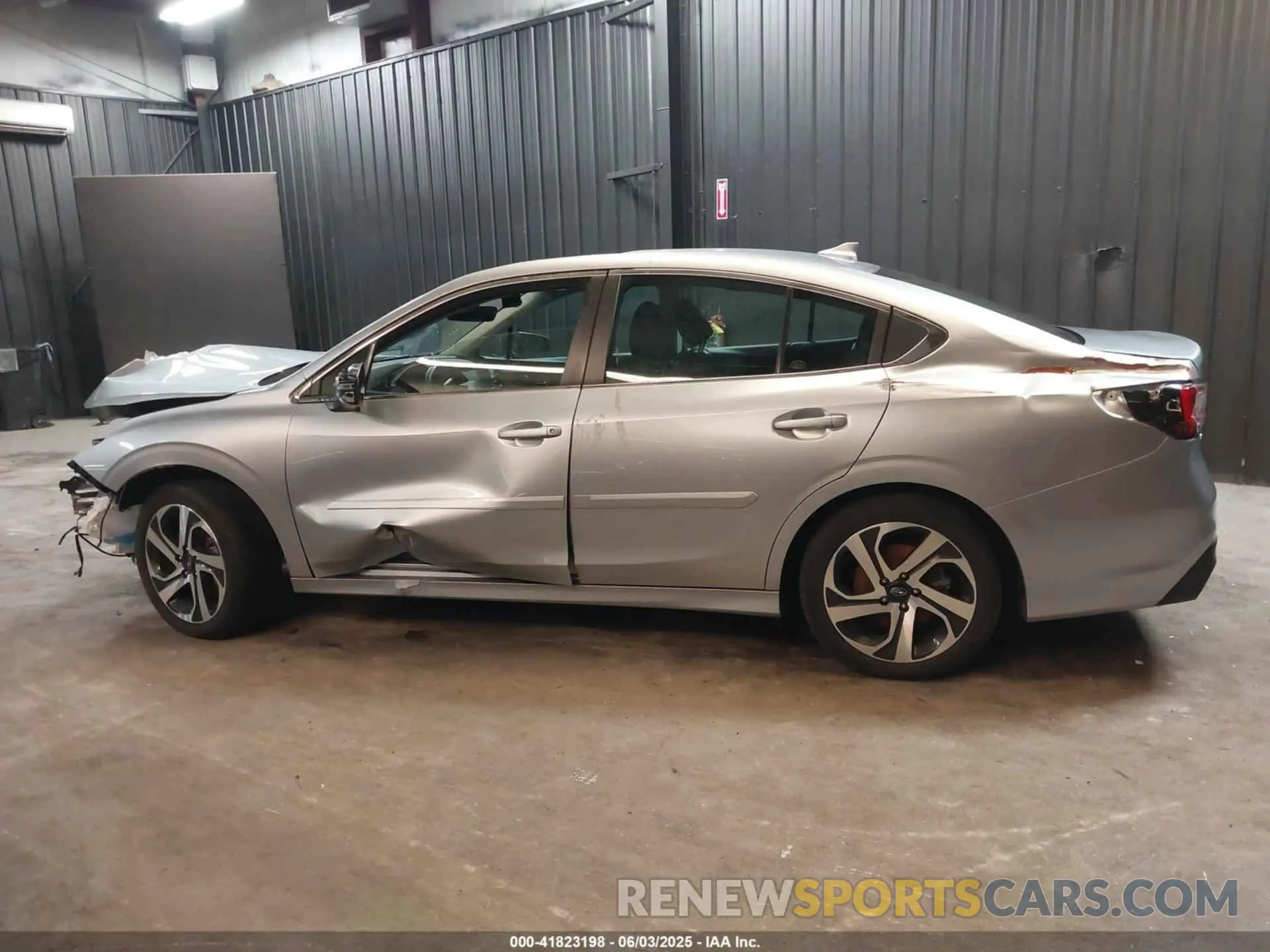 14 Photograph of a damaged car 4S3BWAN68L3020591 SUBARU LEGACY 2020