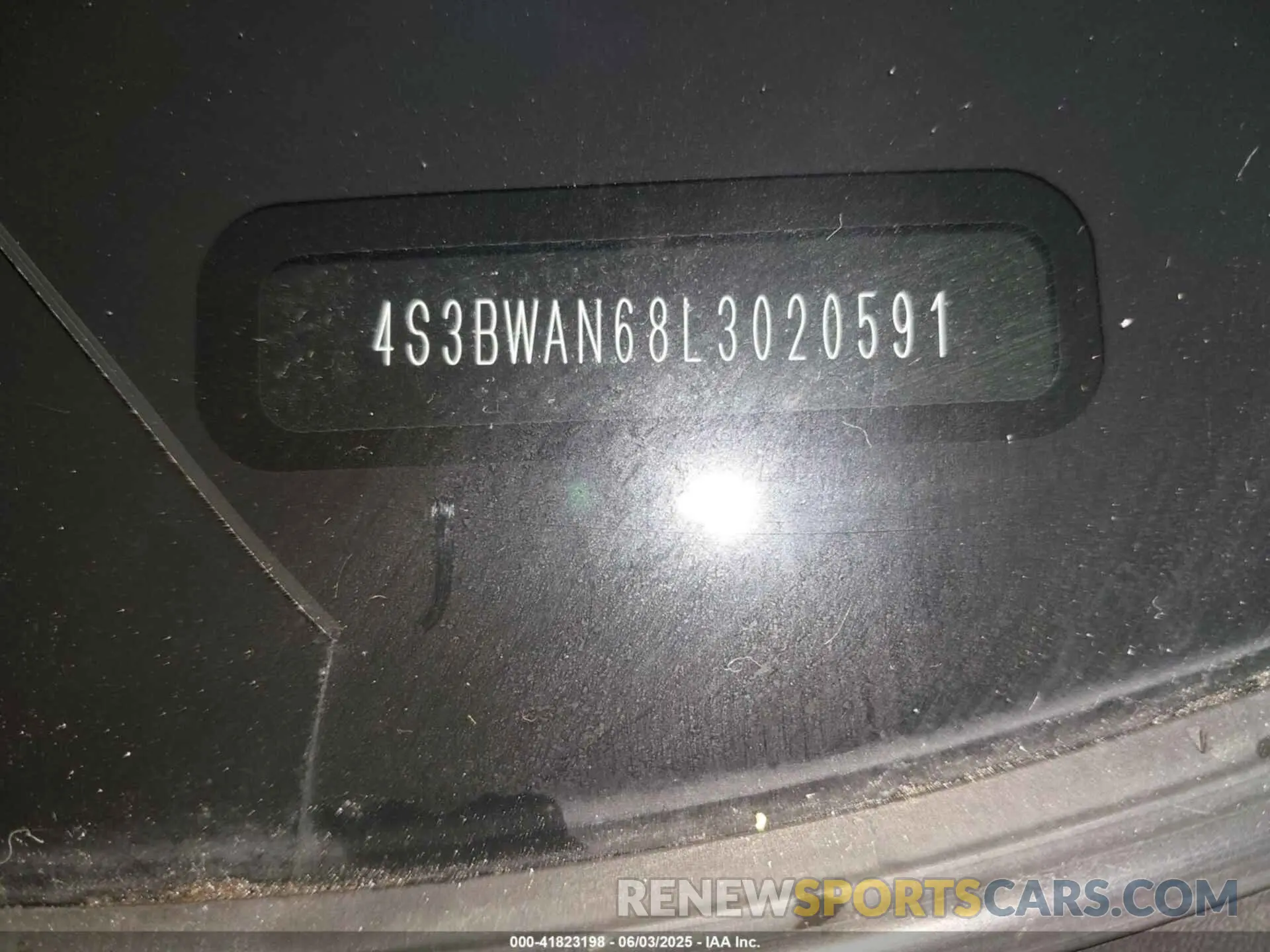 17 Photograph of a damaged car 4S3BWAN68L3020591 SUBARU LEGACY 2020