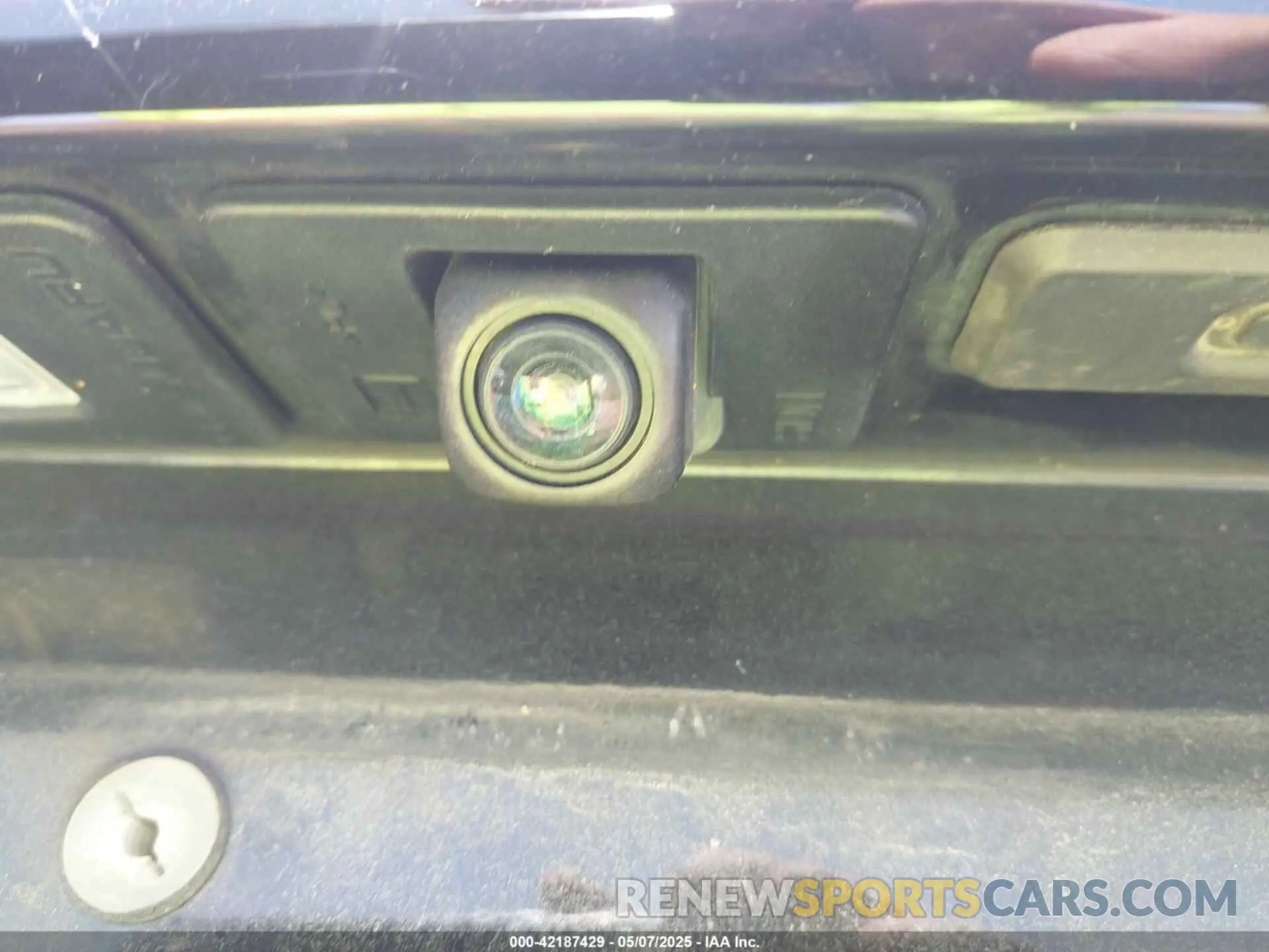 22 Photograph of a damaged car 4S3BWAG64M3004399 SUBARU LEGACY 2021