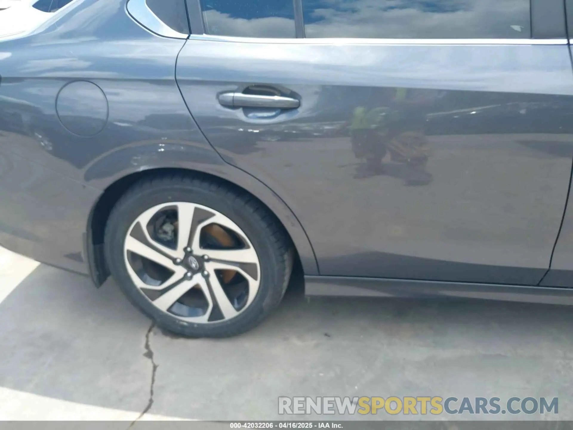 18 Photograph of a damaged car 4S3BWAN67M3014878 SUBARU LEGACY 2021