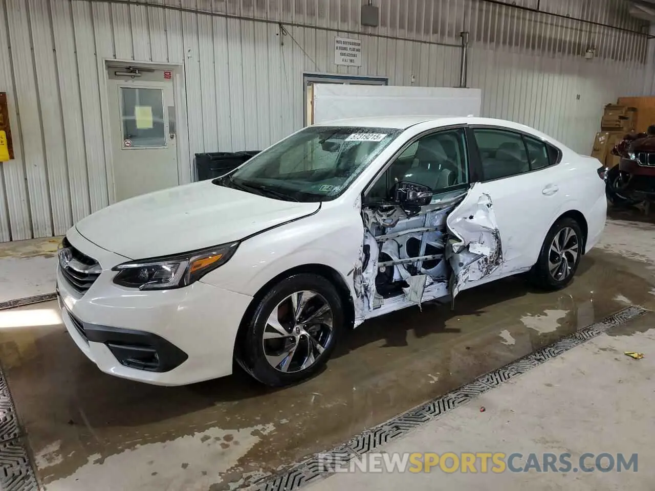 1 Photograph of a damaged car 4S3BWAD67N3012213 SUBARU LEGACY 2022