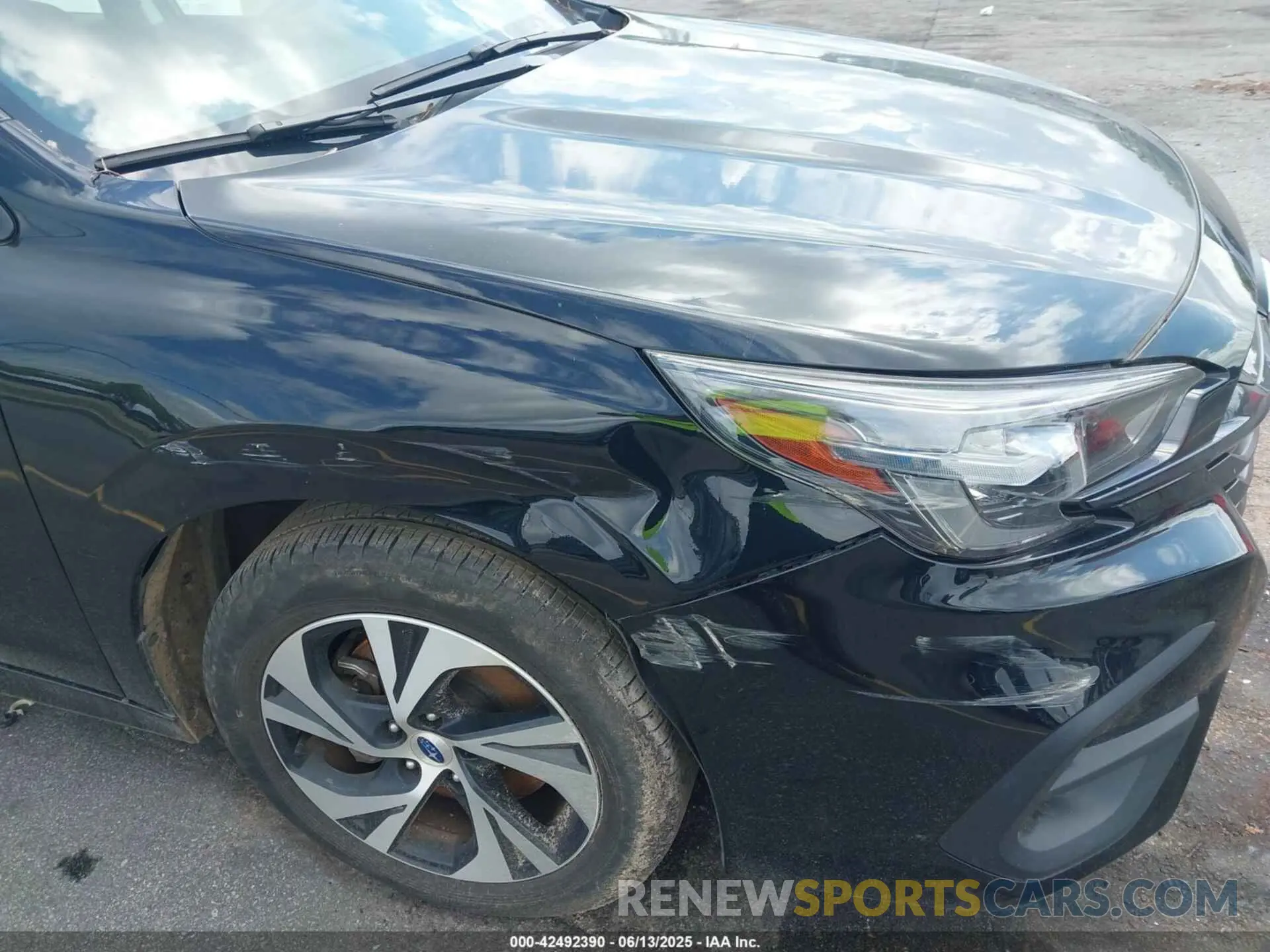 19 Photograph of a damaged car 4S3BWAB65P3015018 SUBARU LEGACY 2023