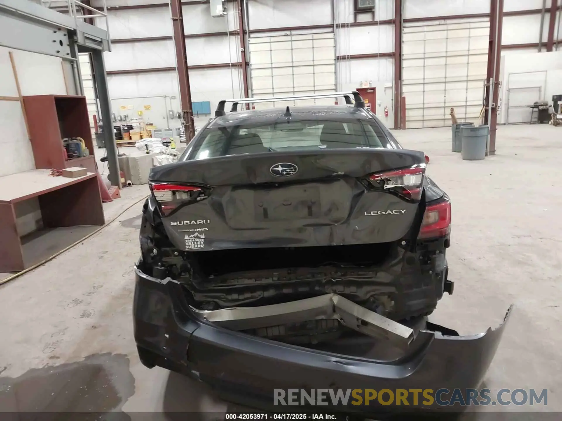 17 Photograph of a damaged car 4S3BWAD62P3007200 SUBARU LEGACY 2023