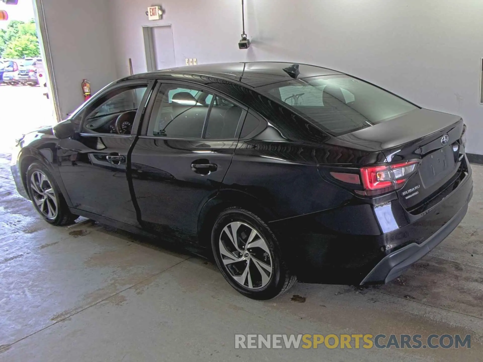 25 Photograph of a damaged car 4S3BWAD65P3008213 SUBARU LEGACY 2023