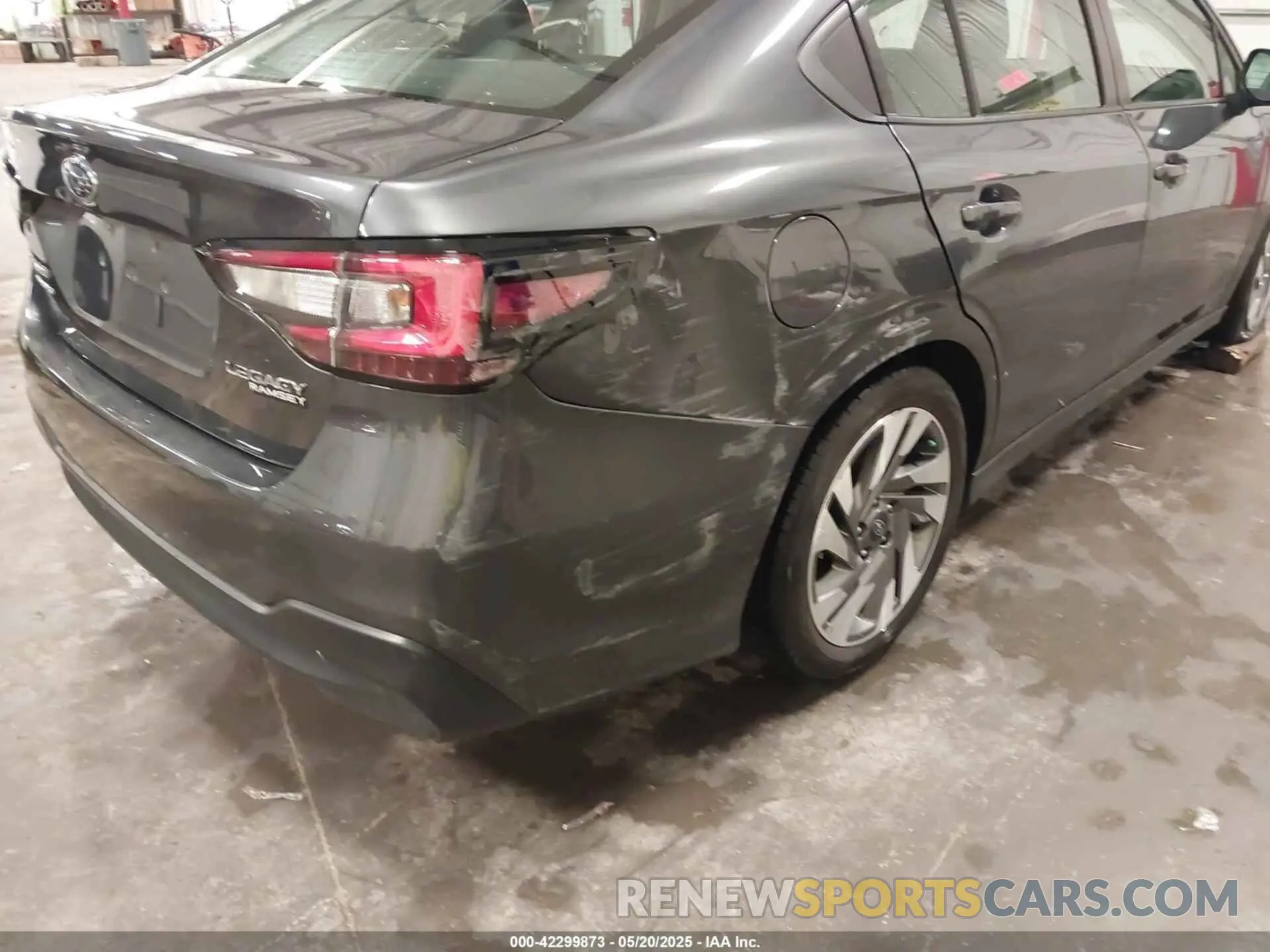 19 Photograph of a damaged car 4S3BWAN61P3014704 SUBARU LEGACY 2023