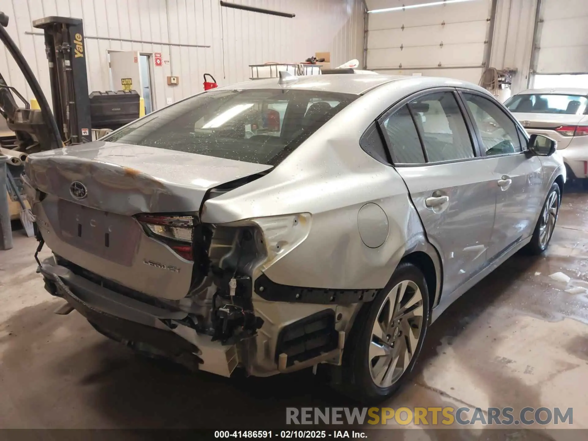 4 Photograph of a damaged car 4S3BWAN64R3025876 SUBARU LEGACY 2024