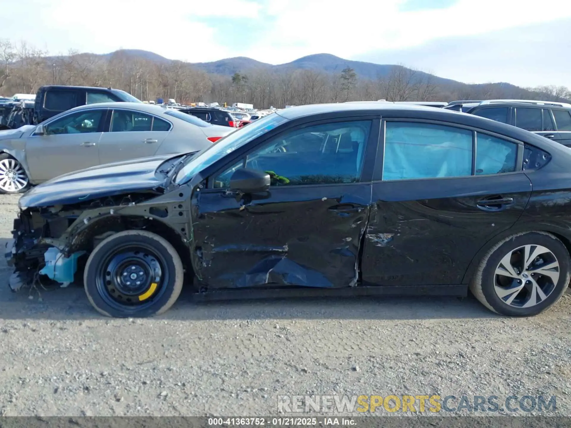 17 Photograph of a damaged car 4S3BWAB64S3006853 SUBARU LEGACY 2025