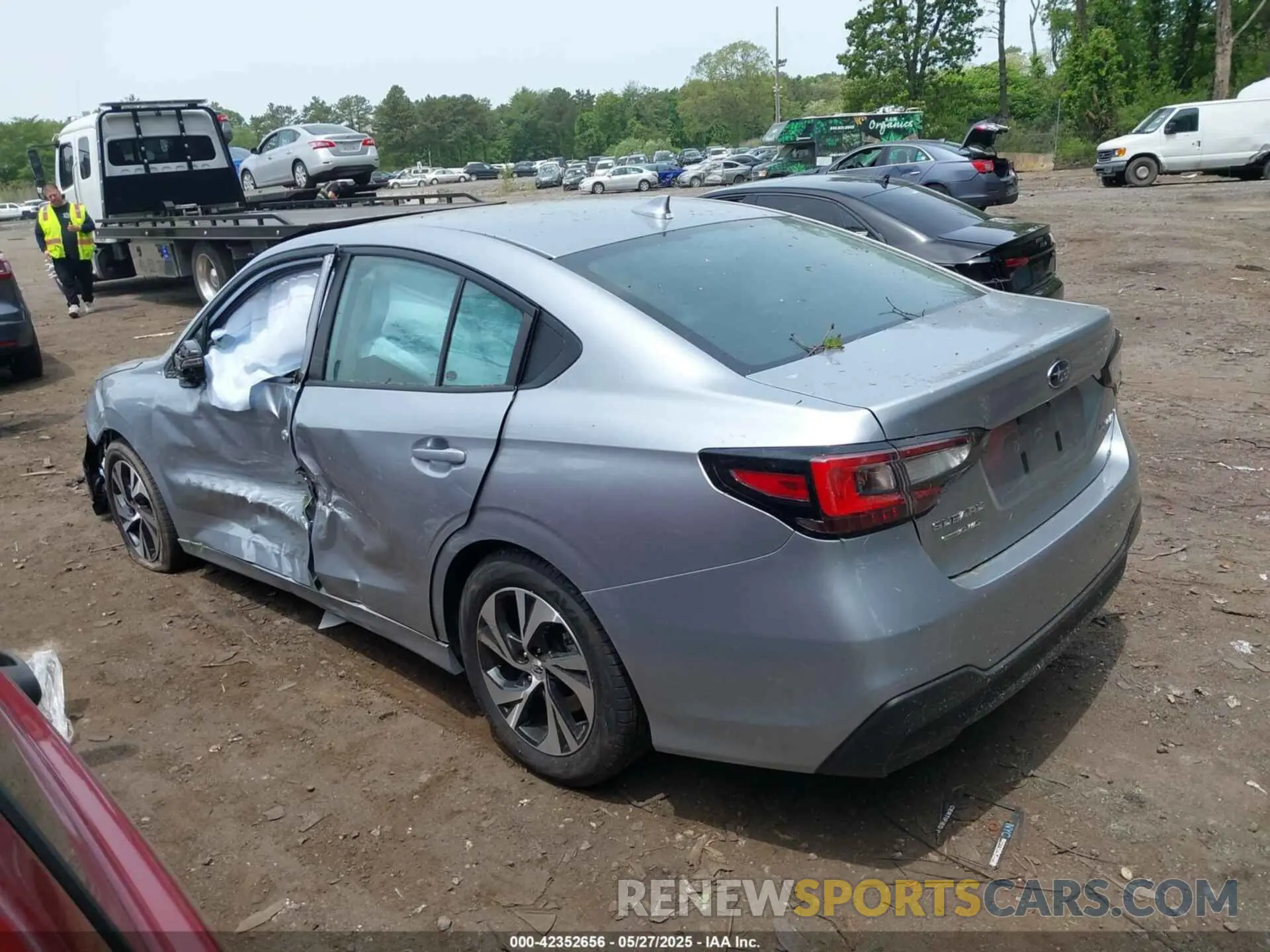 13 Photograph of a damaged car 4S3BWAD67S3014569 SUBARU LEGACY 2025