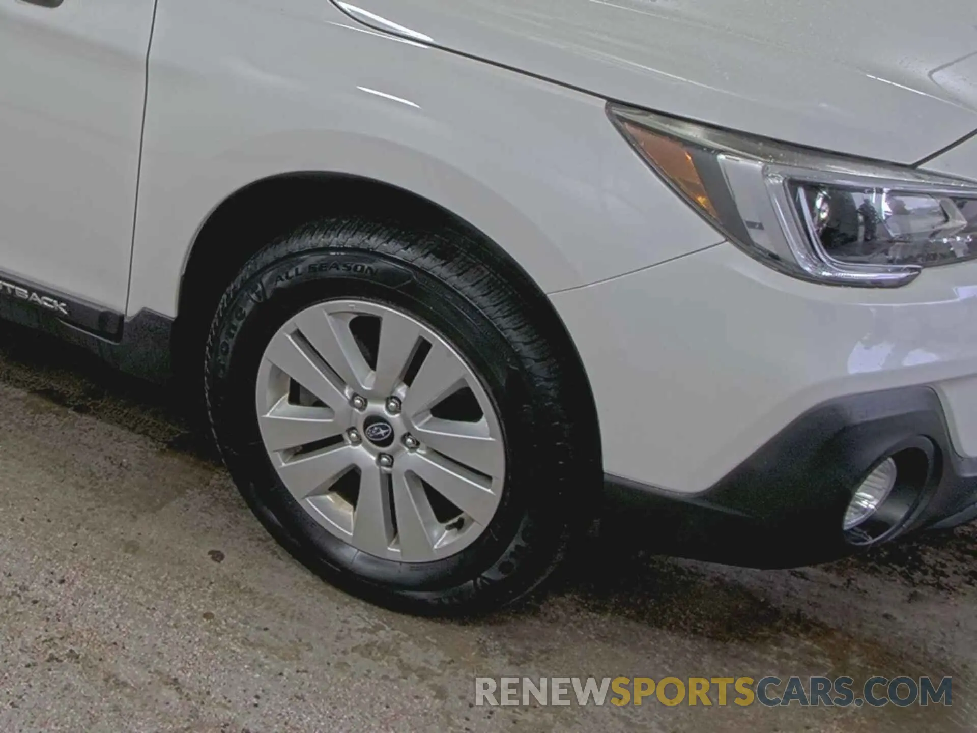 5 Photograph of a damaged car 4S4BSAFC1K3256056 SUBARU OUTBACK 2019