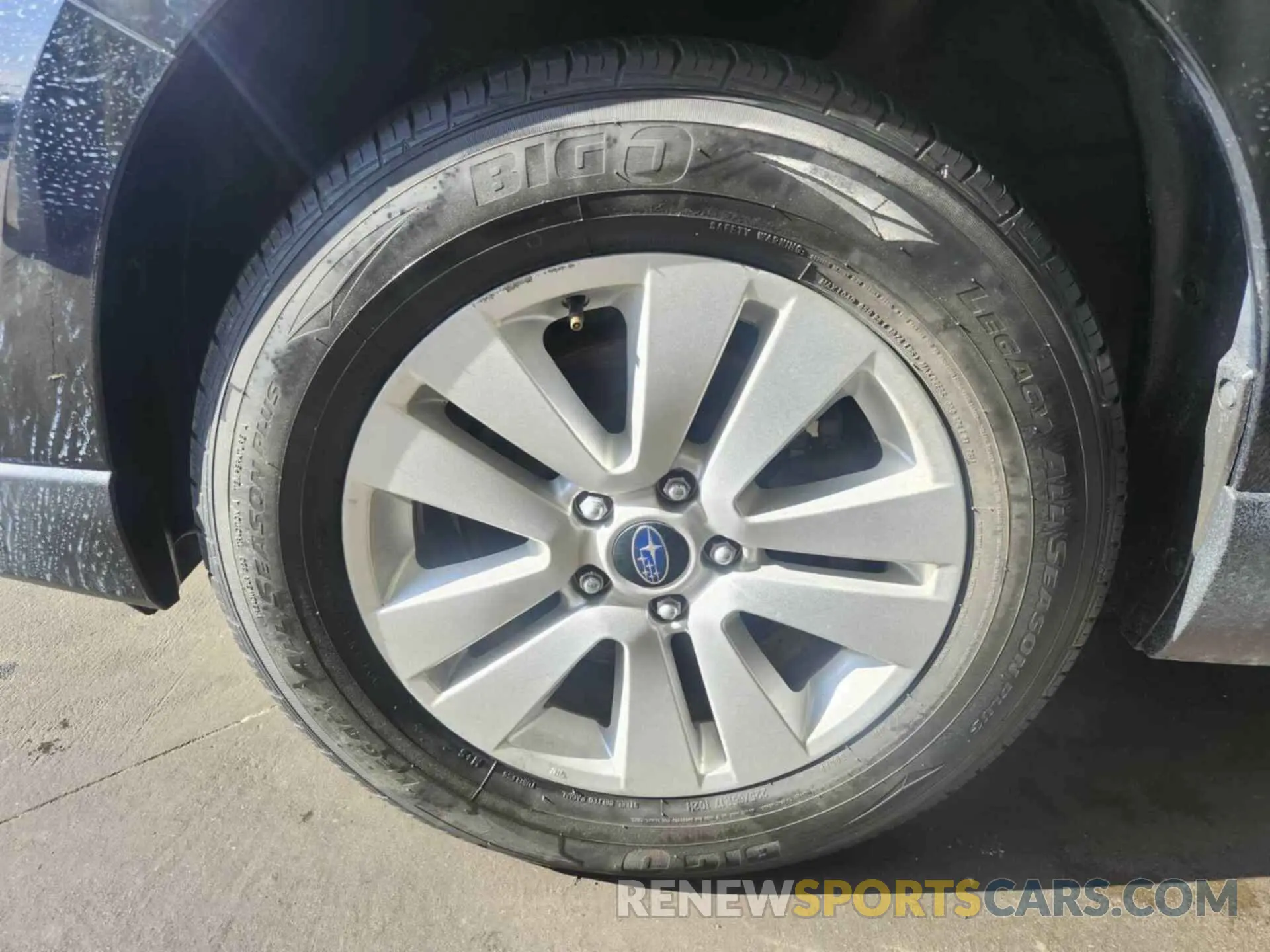 34 Photograph of a damaged car 4S4BSAFC3K3319786 SUBARU OUTBACK 2019