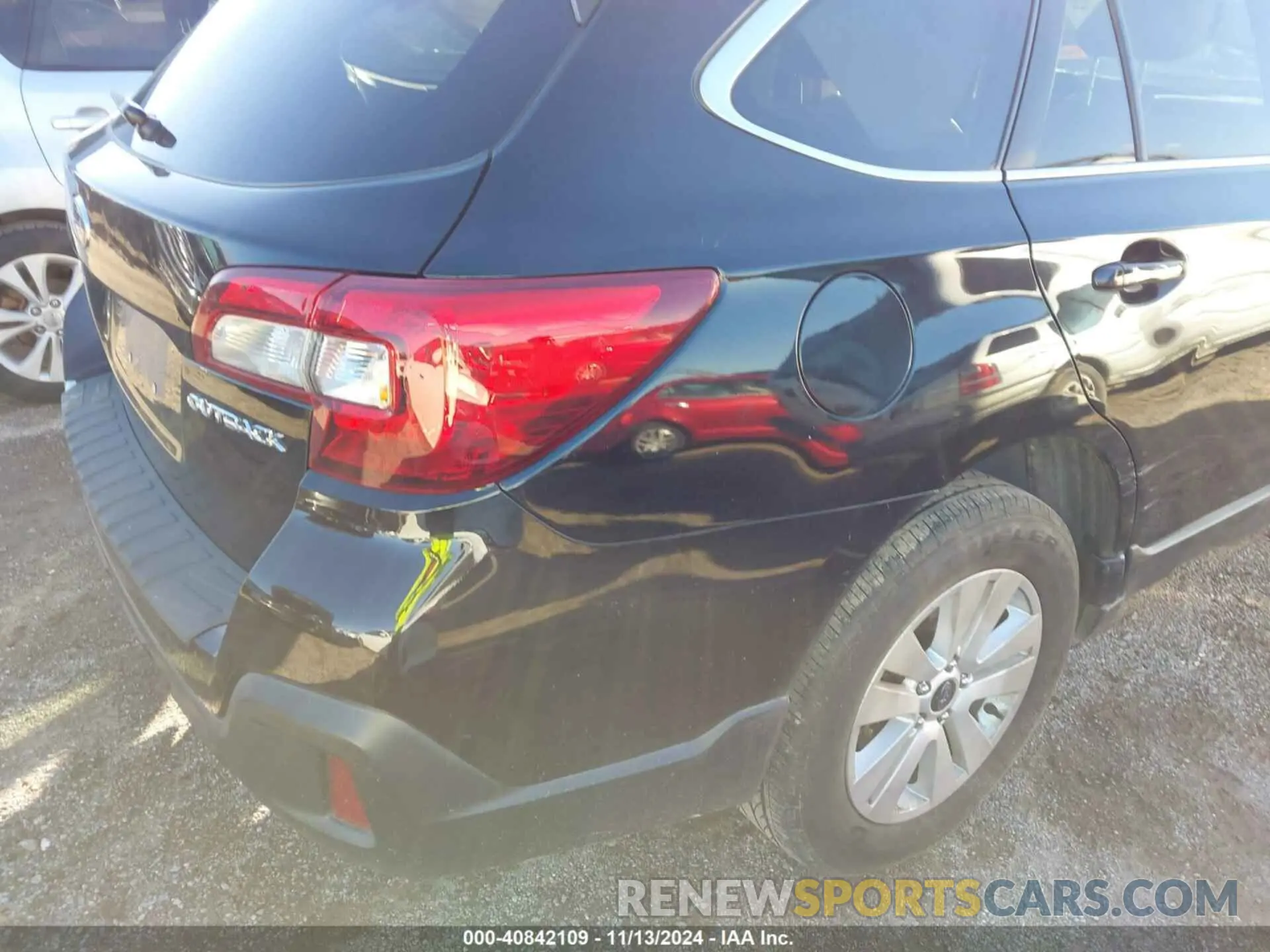 4 Photograph of a damaged car 4S4BSAFC3K3366722 SUBARU OUTBACK 2019