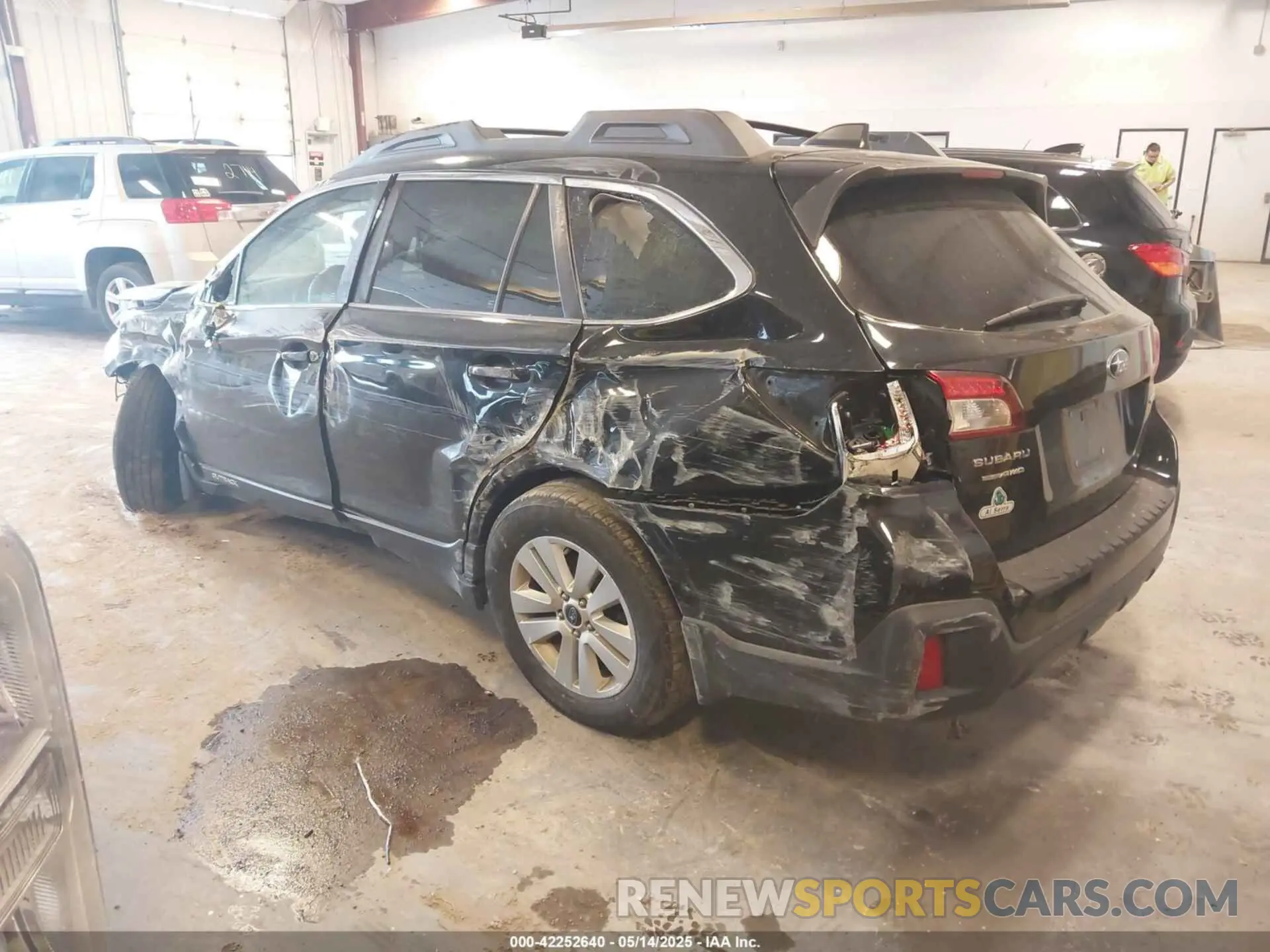 3 Photograph of a damaged car 4S4BSAFC4K3217719 SUBARU OUTBACK 2019