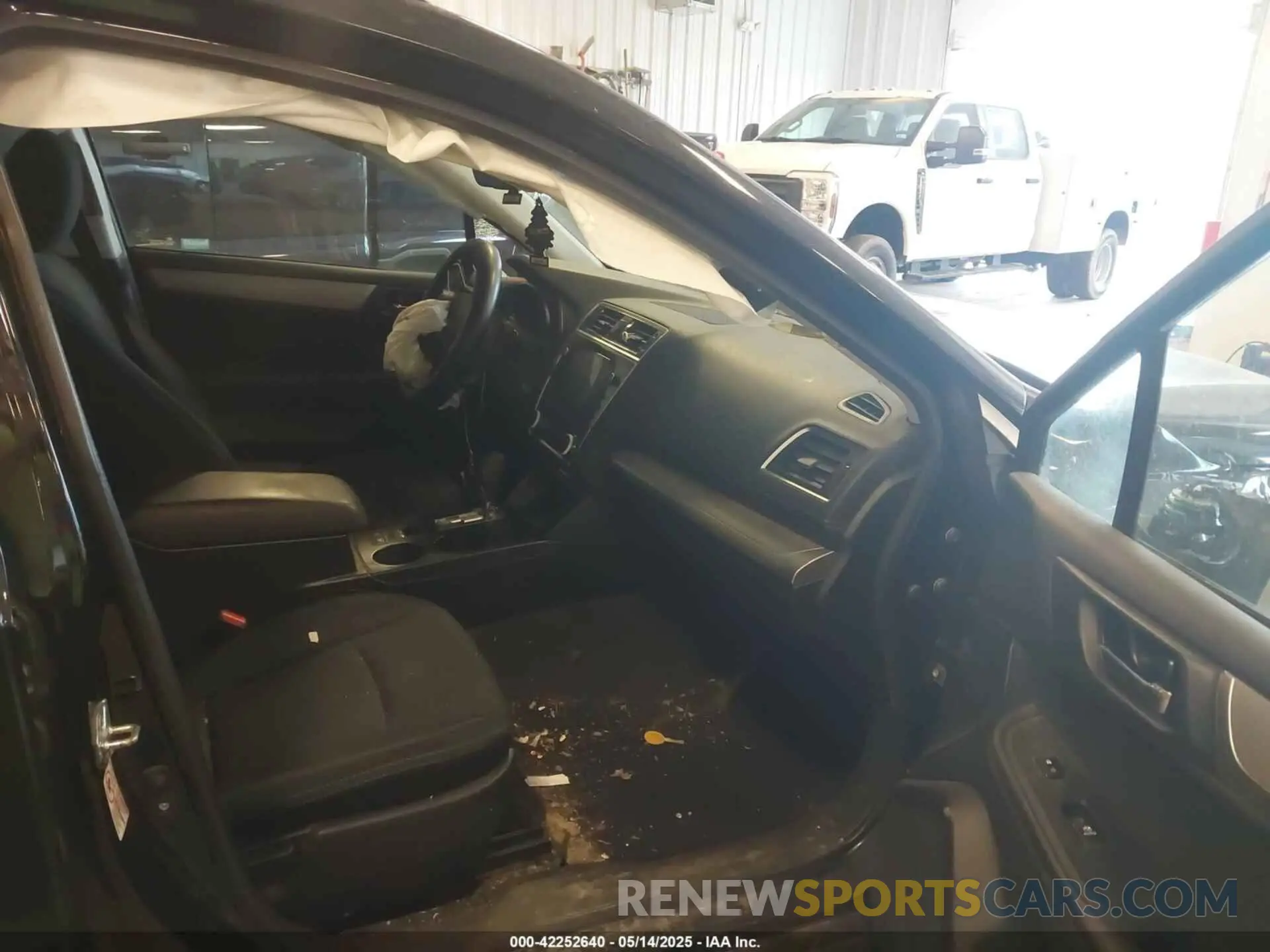 5 Photograph of a damaged car 4S4BSAFC4K3217719 SUBARU OUTBACK 2019