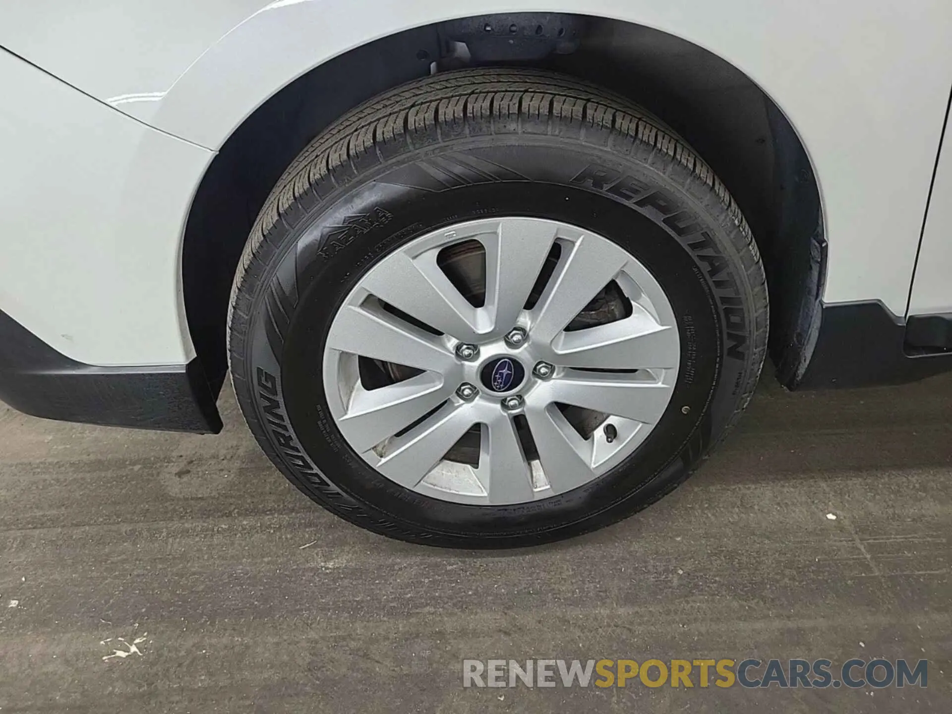 18 Photograph of a damaged car 4S4BSAFC4K3250283 SUBARU OUTBACK 2019