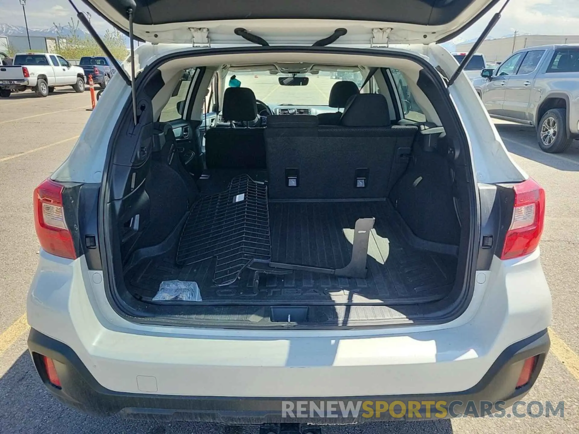 34 Photograph of a damaged car 4S4BSAFC4K3250283 SUBARU OUTBACK 2019