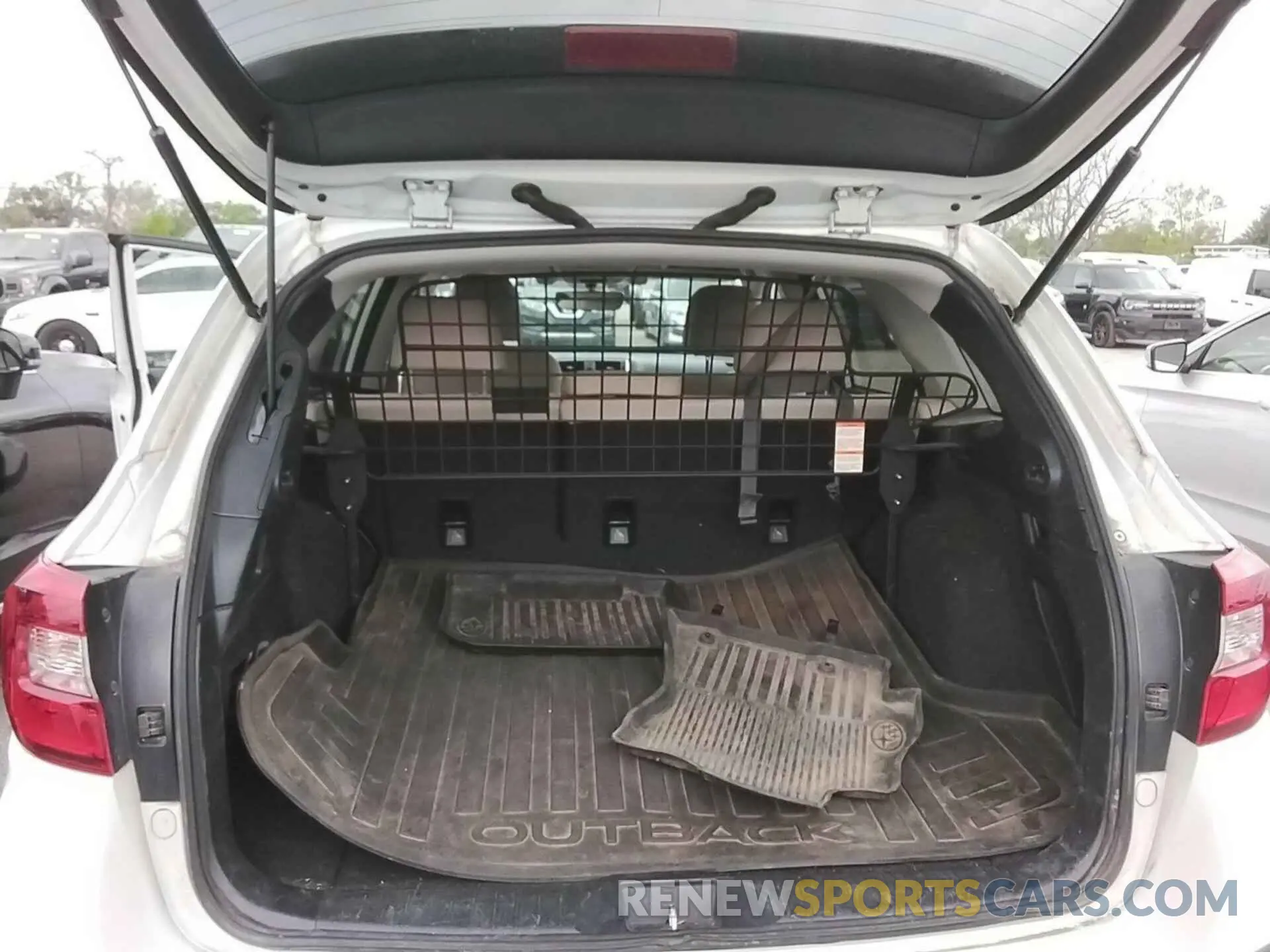 4 Photograph of a damaged car 4S4BSAFC4K3297037 SUBARU OUTBACK 2019