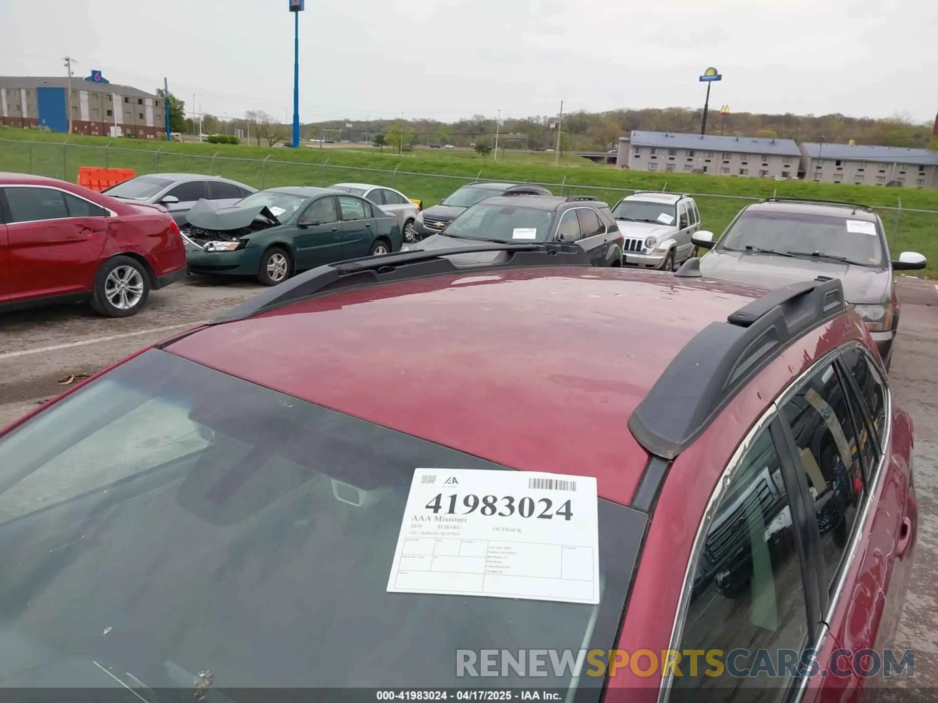 17 Photograph of a damaged car 4S4BSAFC5K3379942 SUBARU OUTBACK 2019