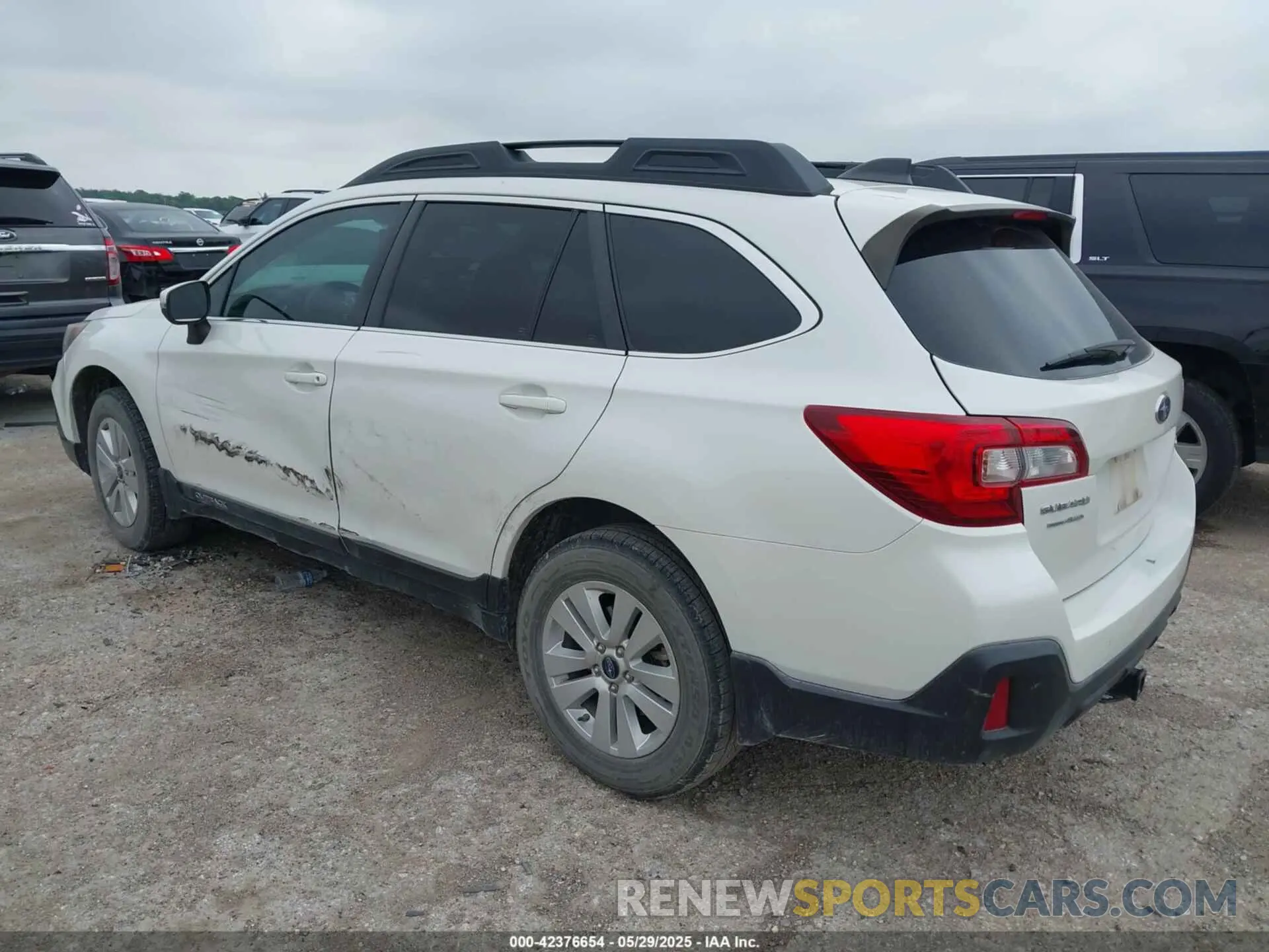 3 Photograph of a damaged car 4S4BSAFC6K3324612 SUBARU OUTBACK 2019