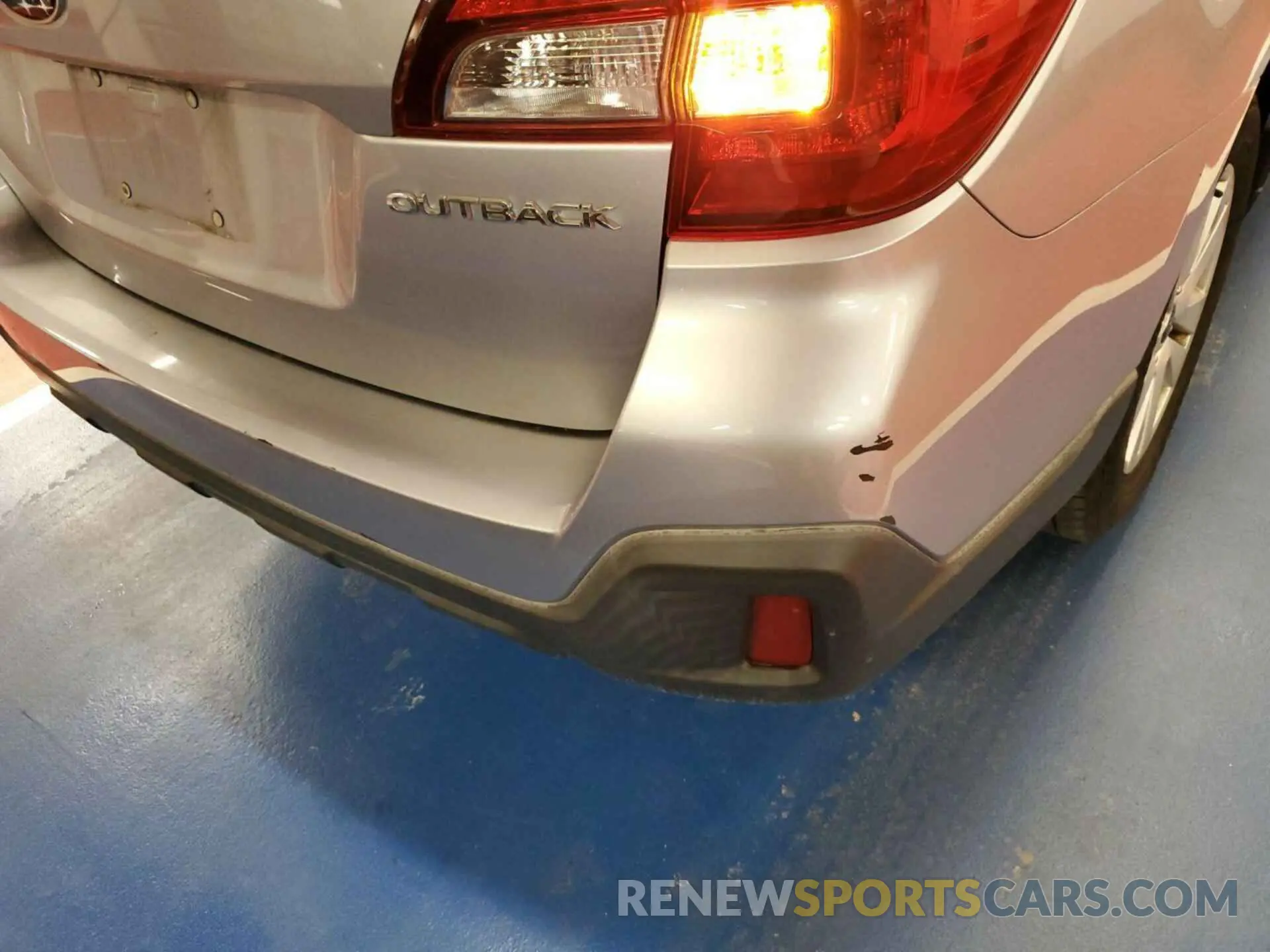 18 Photograph of a damaged car 4S4BSAFC8K3310761 SUBARU OUTBACK 2019