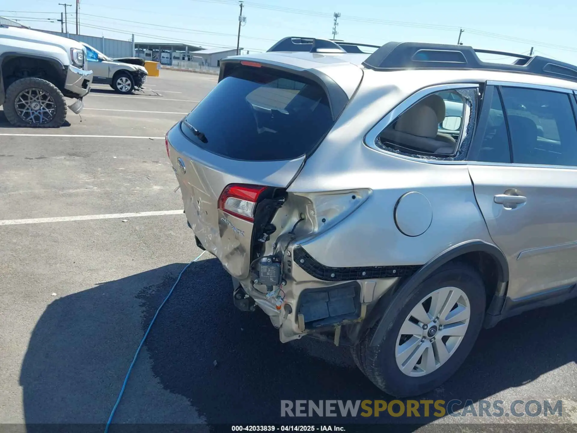 18 Photograph of a damaged car 4S4BSAHC2K3224035 SUBARU OUTBACK 2019