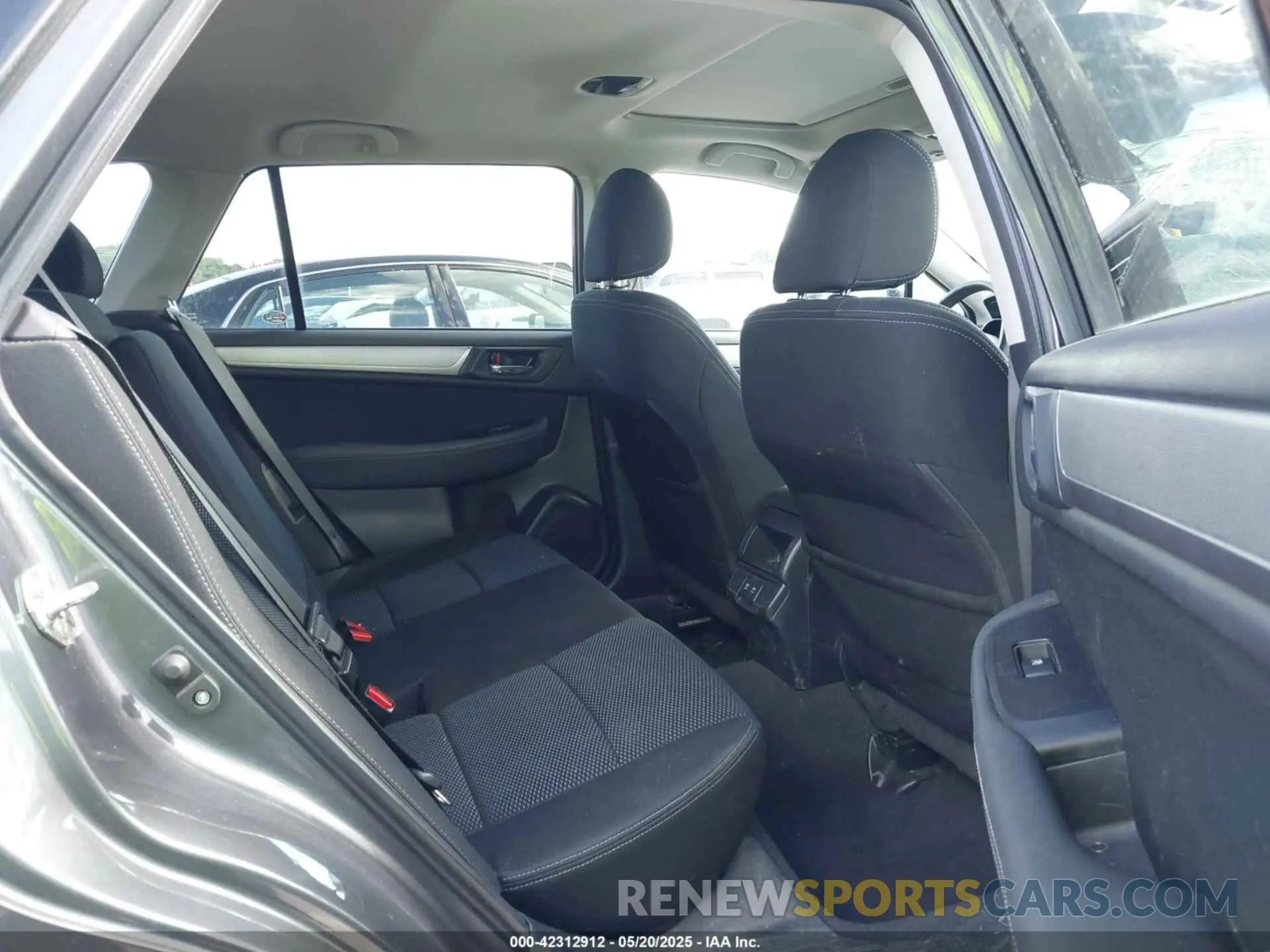 8 Photograph of a damaged car 4S4BSAHC4K3287041 SUBARU OUTBACK 2019