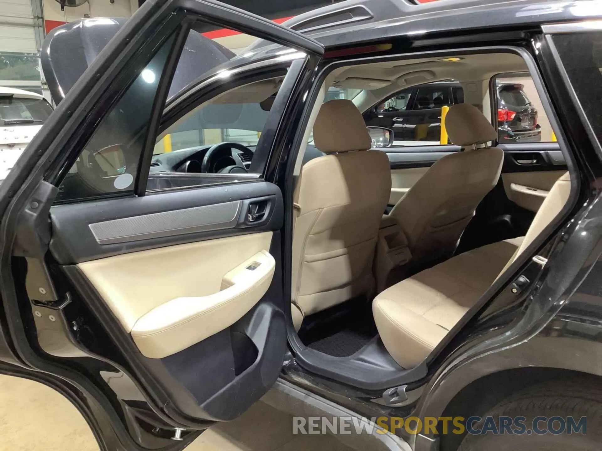 29 Photograph of a damaged car 4S4BSAHC8K3268945 SUBARU OUTBACK 2019
