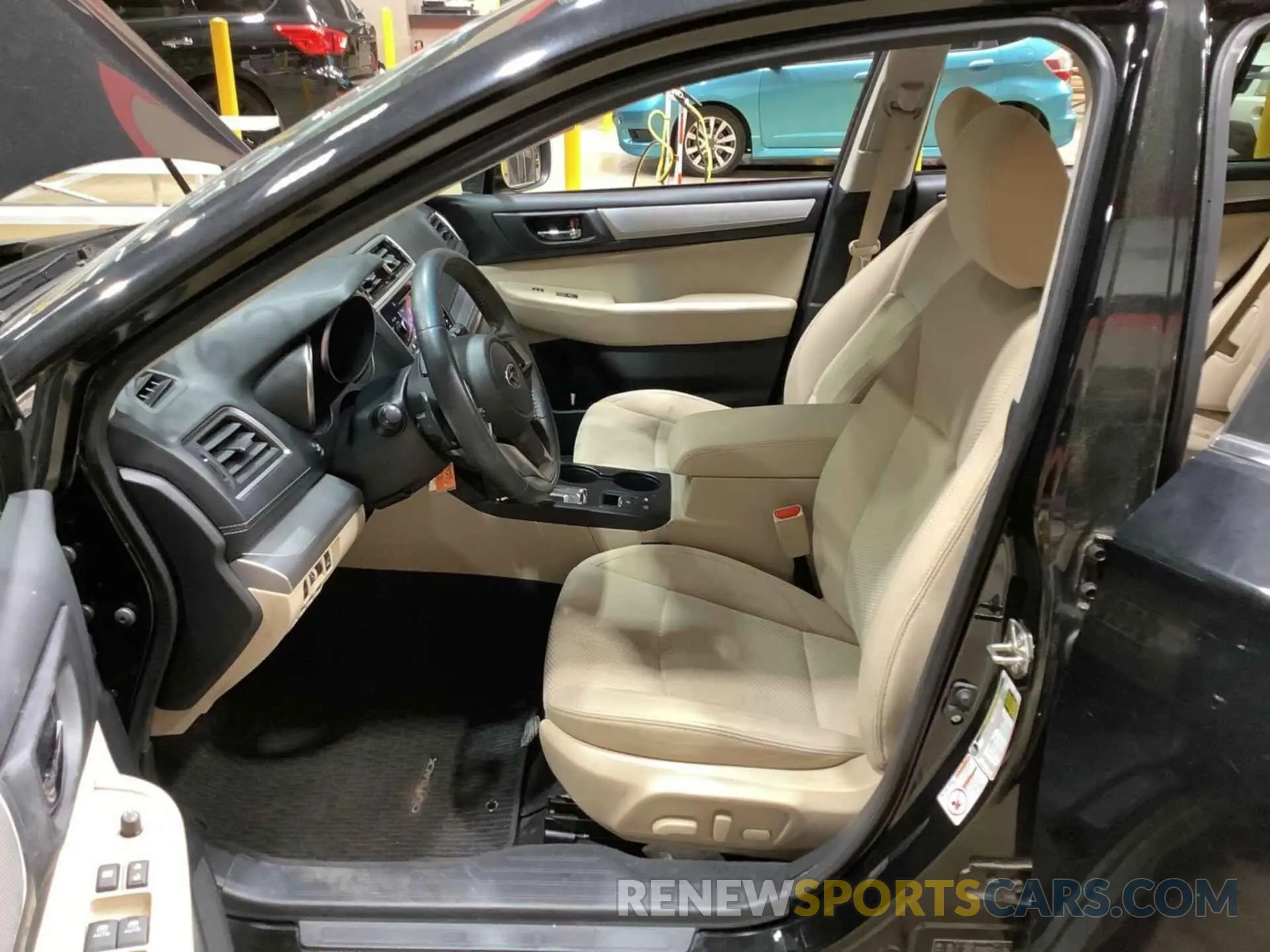 4 Photograph of a damaged car 4S4BSAHC8K3268945 SUBARU OUTBACK 2019