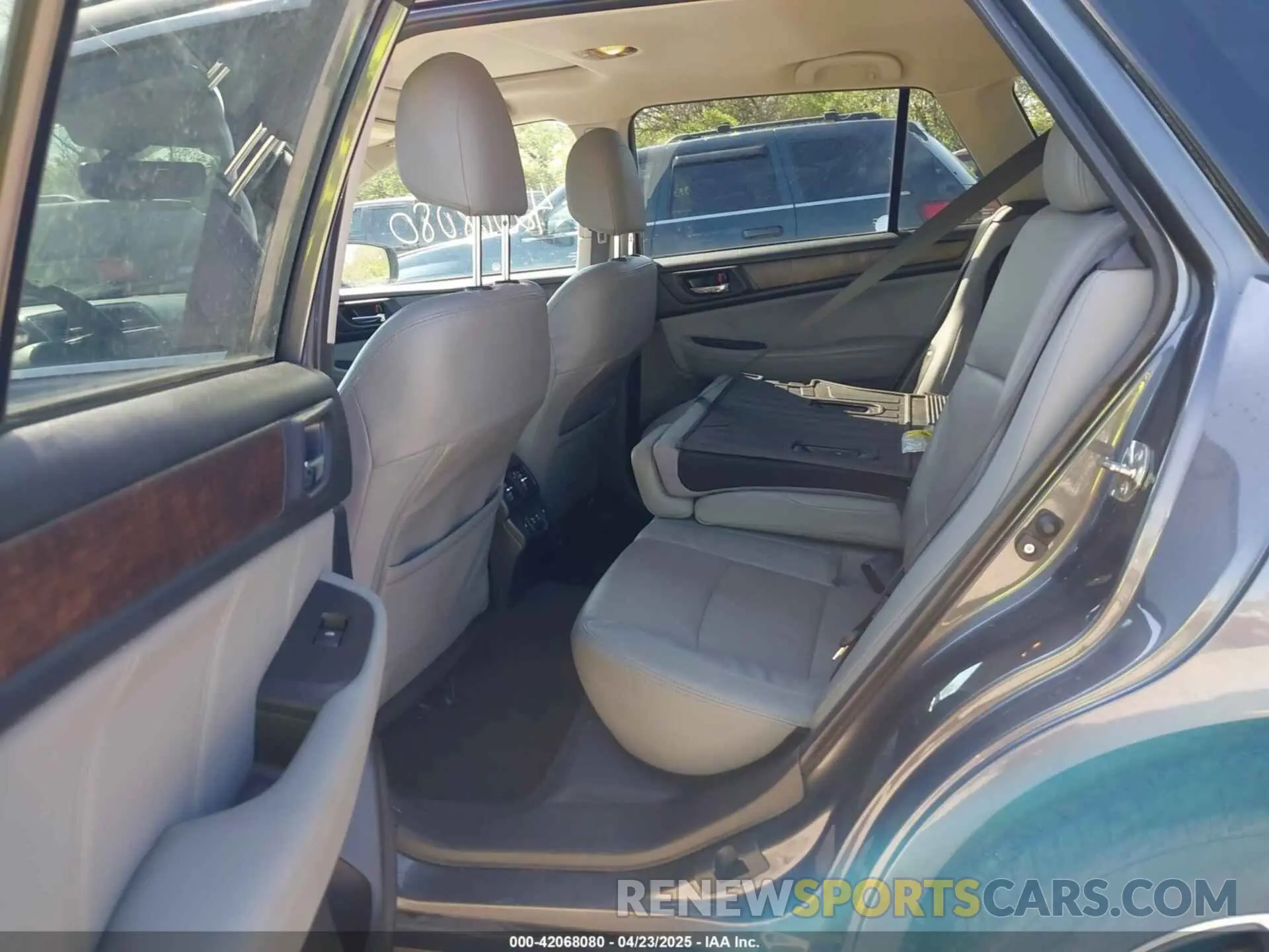8 Photograph of a damaged car 4S4BSANC5K3294973 SUBARU OUTBACK 2019