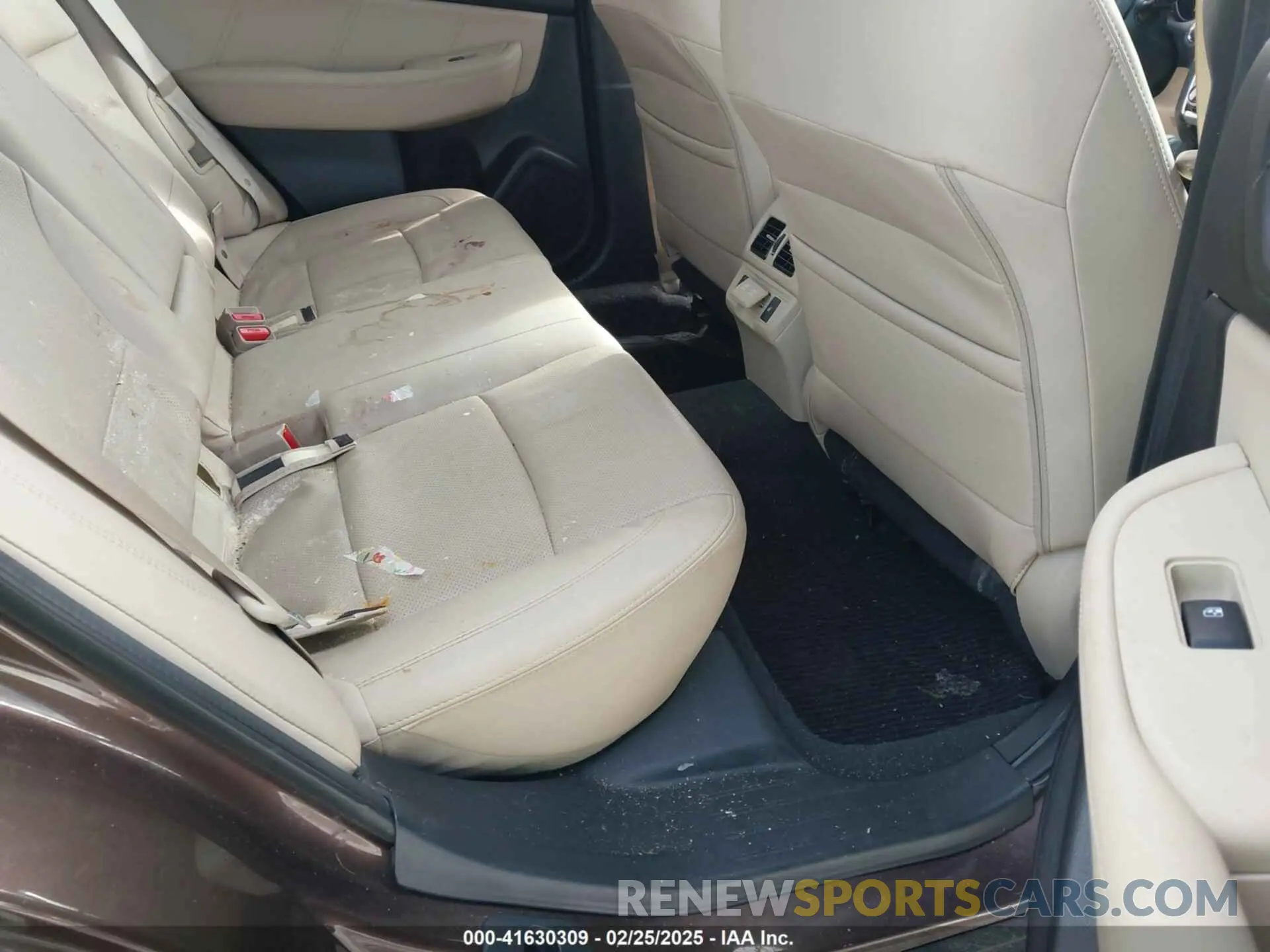 8 Photograph of a damaged car 4S4BSANC9K3354284 SUBARU OUTBACK 2019