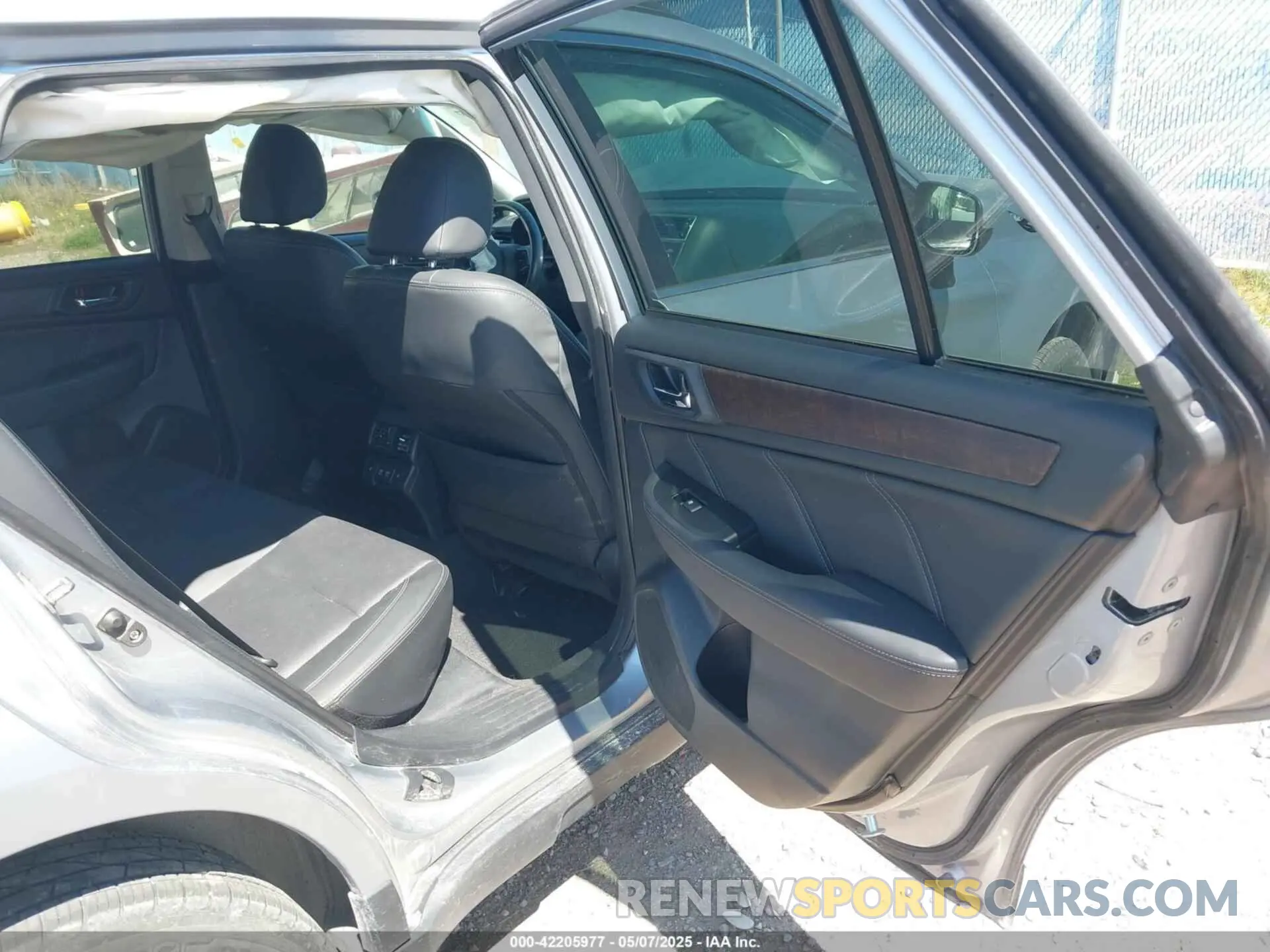 8 Photograph of a damaged car 4S4BSENC2K3302230 SUBARU OUTBACK 2019