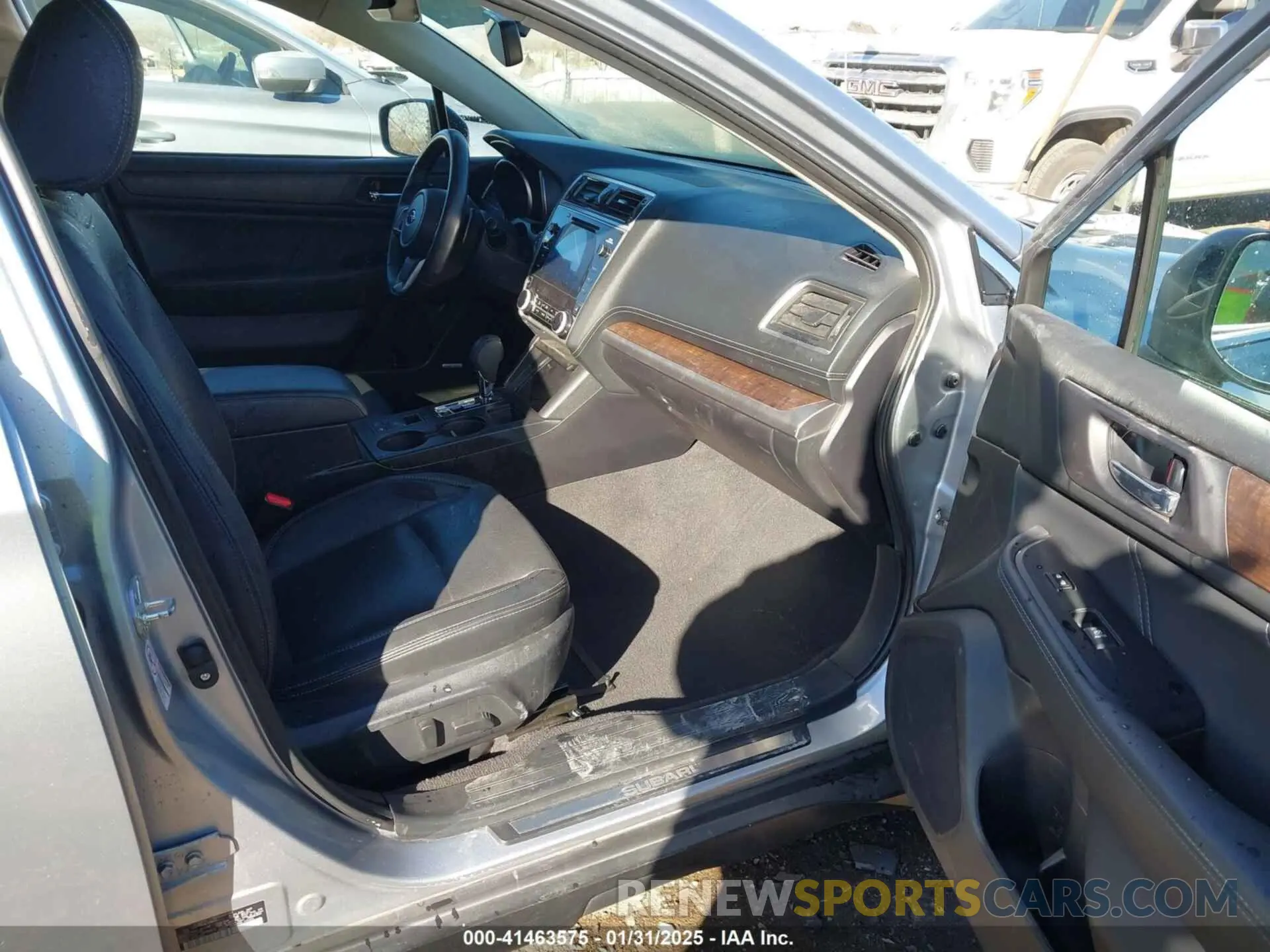 5 Photograph of a damaged car 4S4BSENC4K3240622 SUBARU OUTBACK 2019