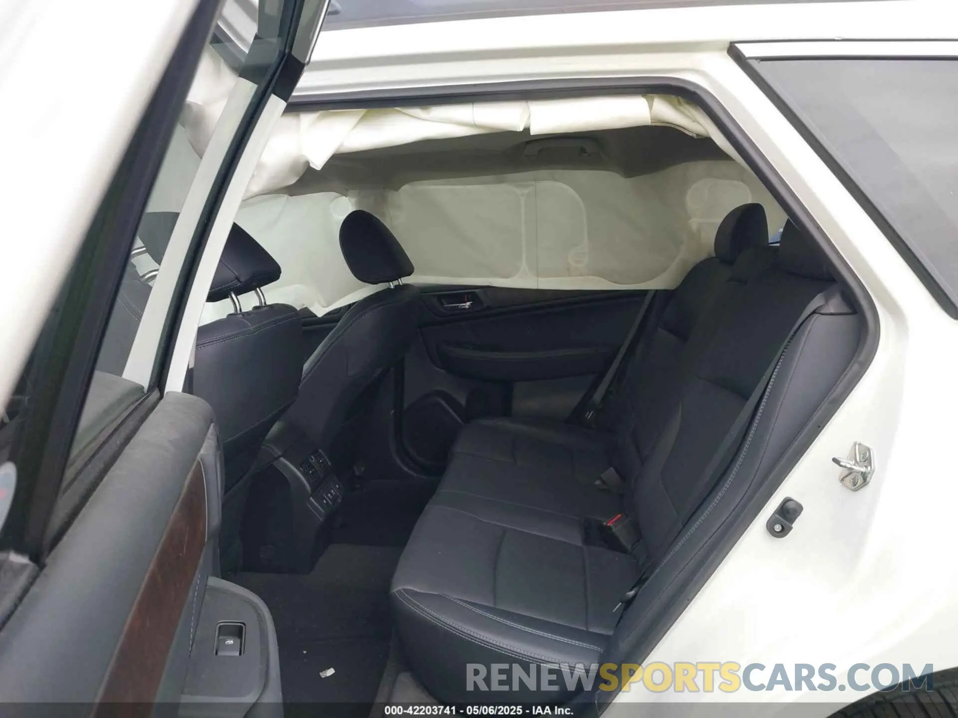 8 Photograph of a damaged car 4S4BSENC4K3278965 SUBARU OUTBACK 2019