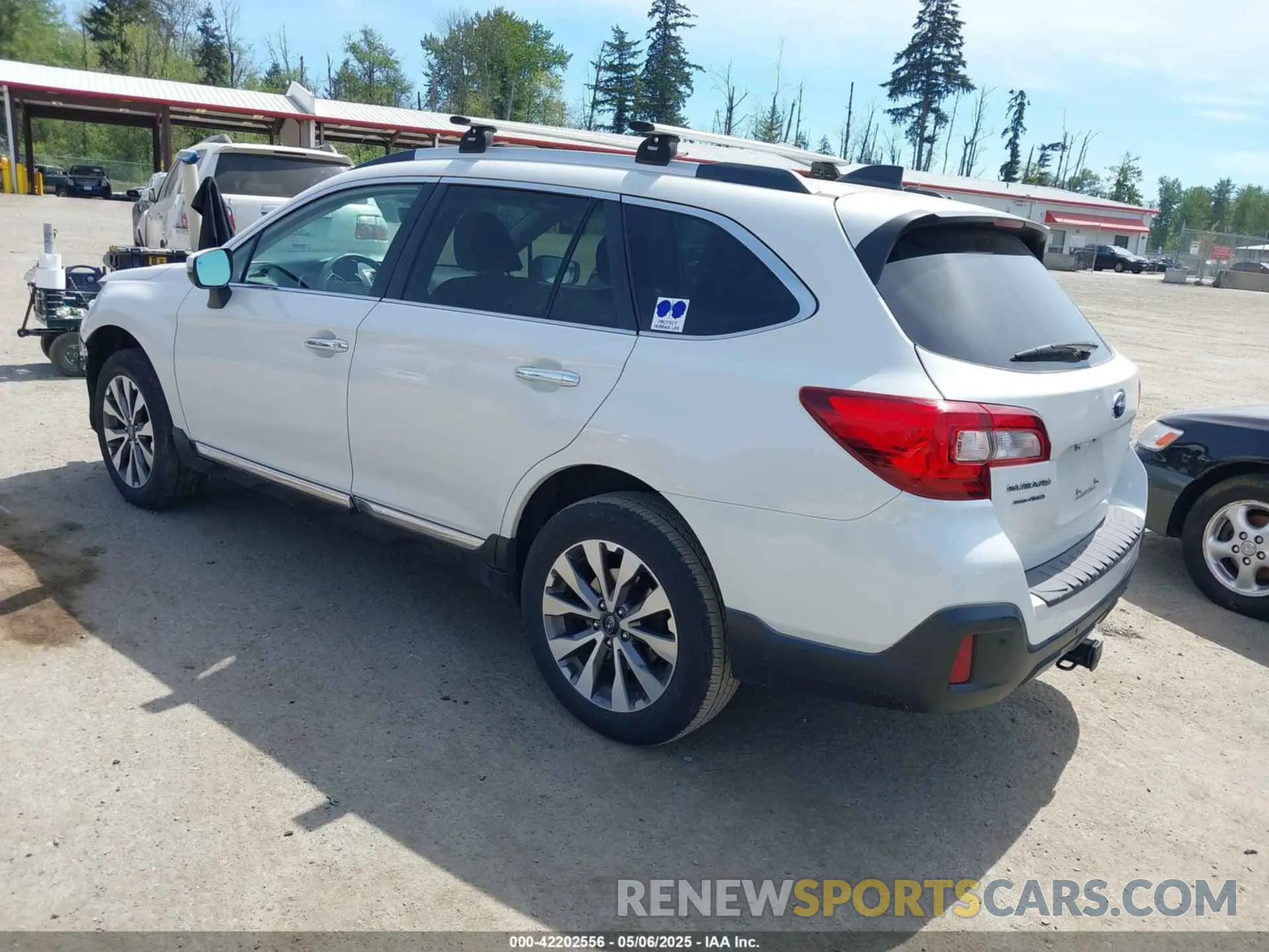 3 Photograph of a damaged car 4S4BSETC0K3261051 SUBARU OUTBACK 2019